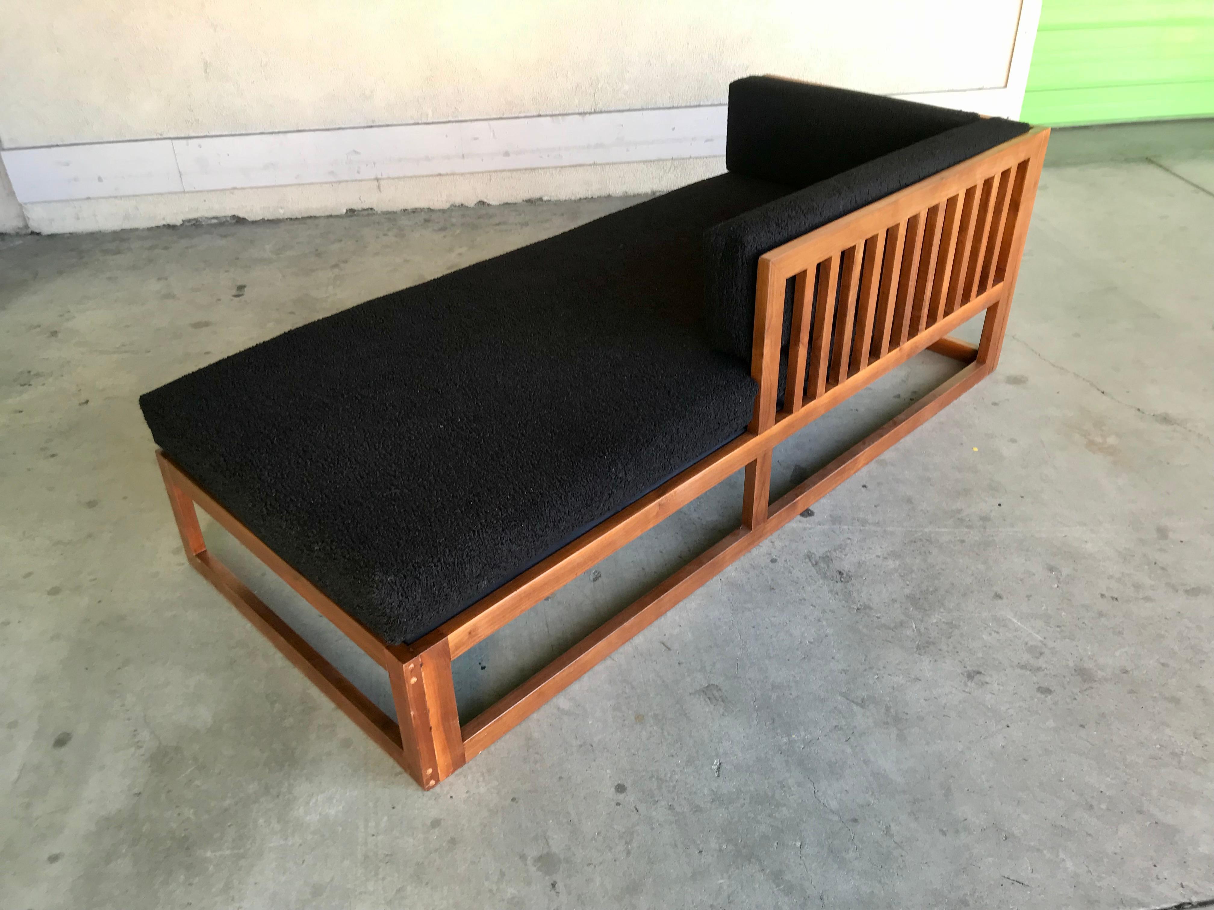Mid Century Modern Chaise Lounge  For Sale 3
