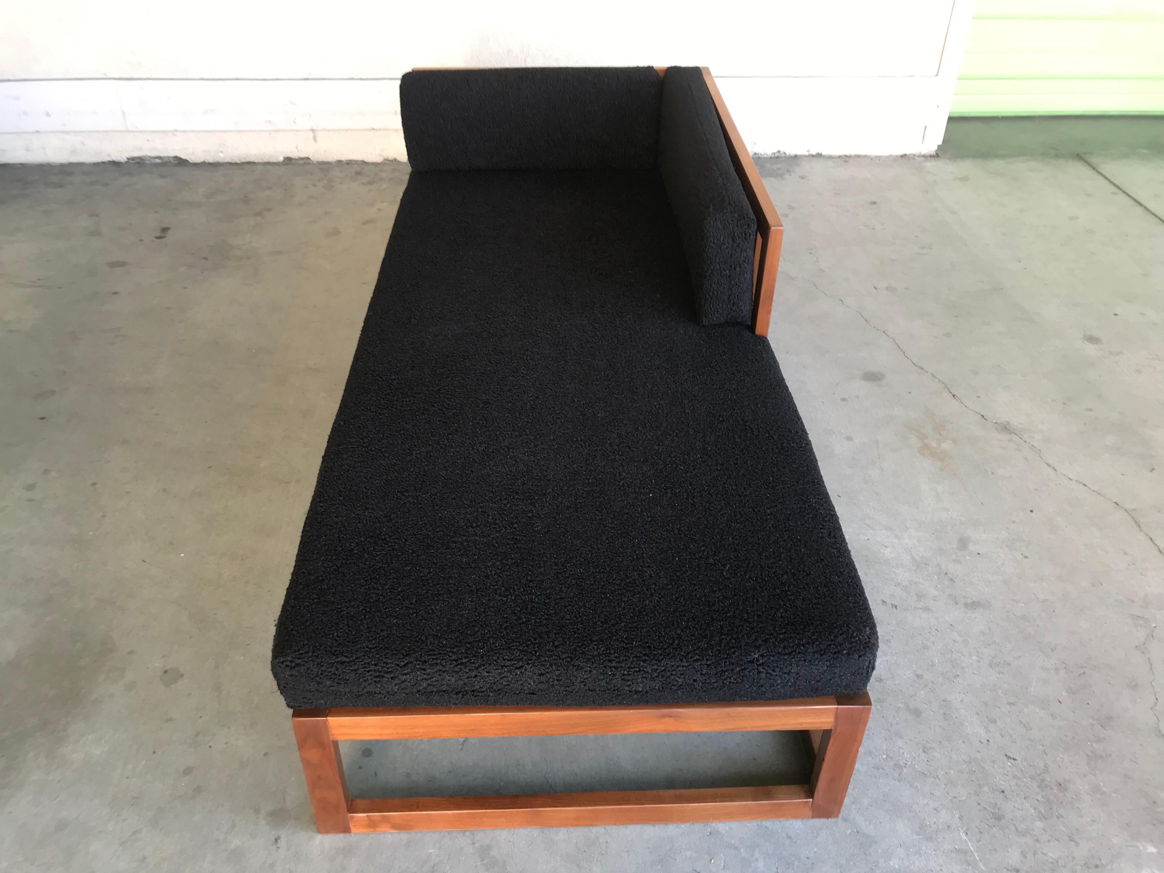 Mid Century Modern Chaise Lounge  For Sale 6