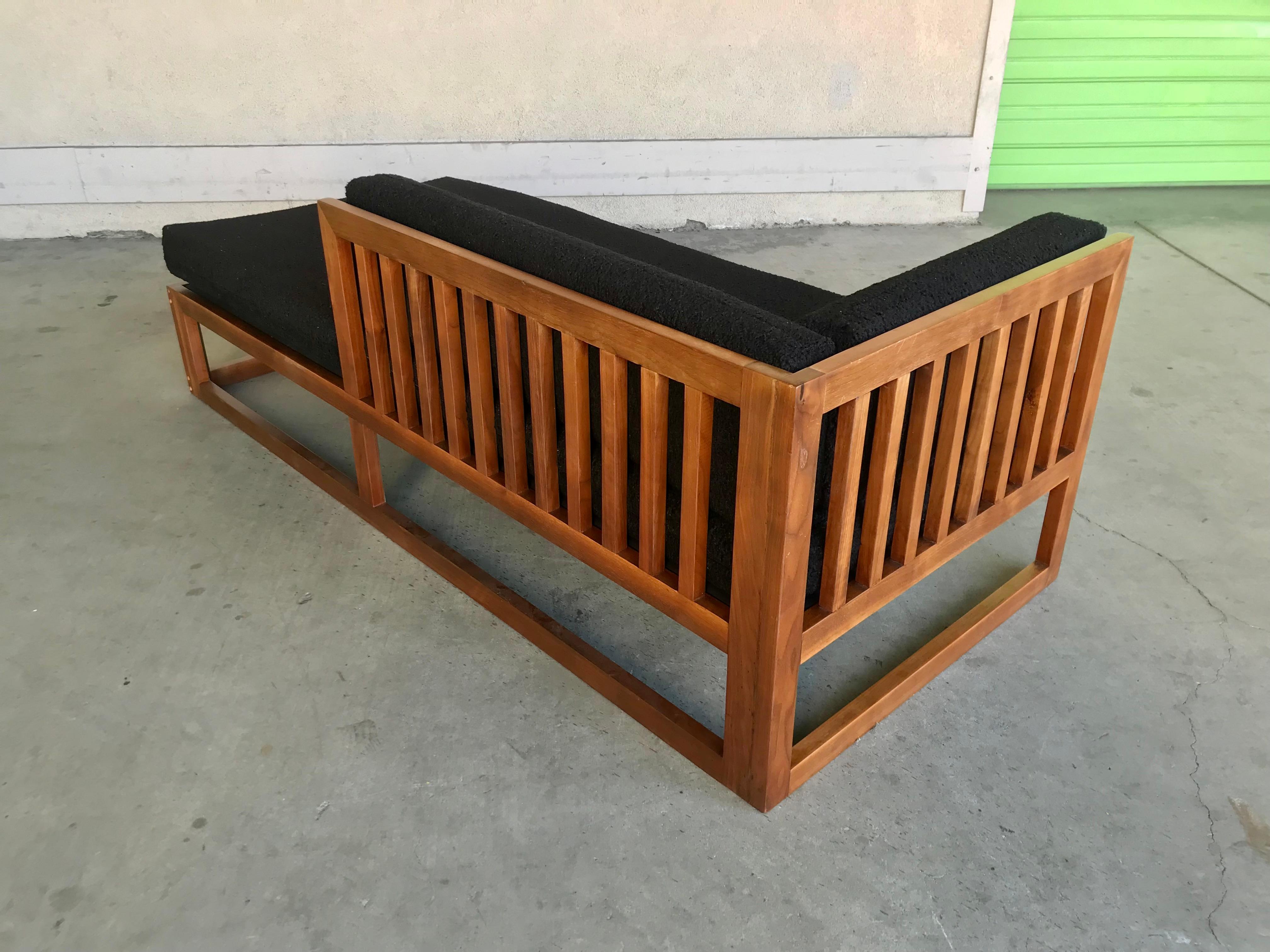 Mid Century Modern Chaise Lounge  In Good Condition For Sale In Los Angeles, CA