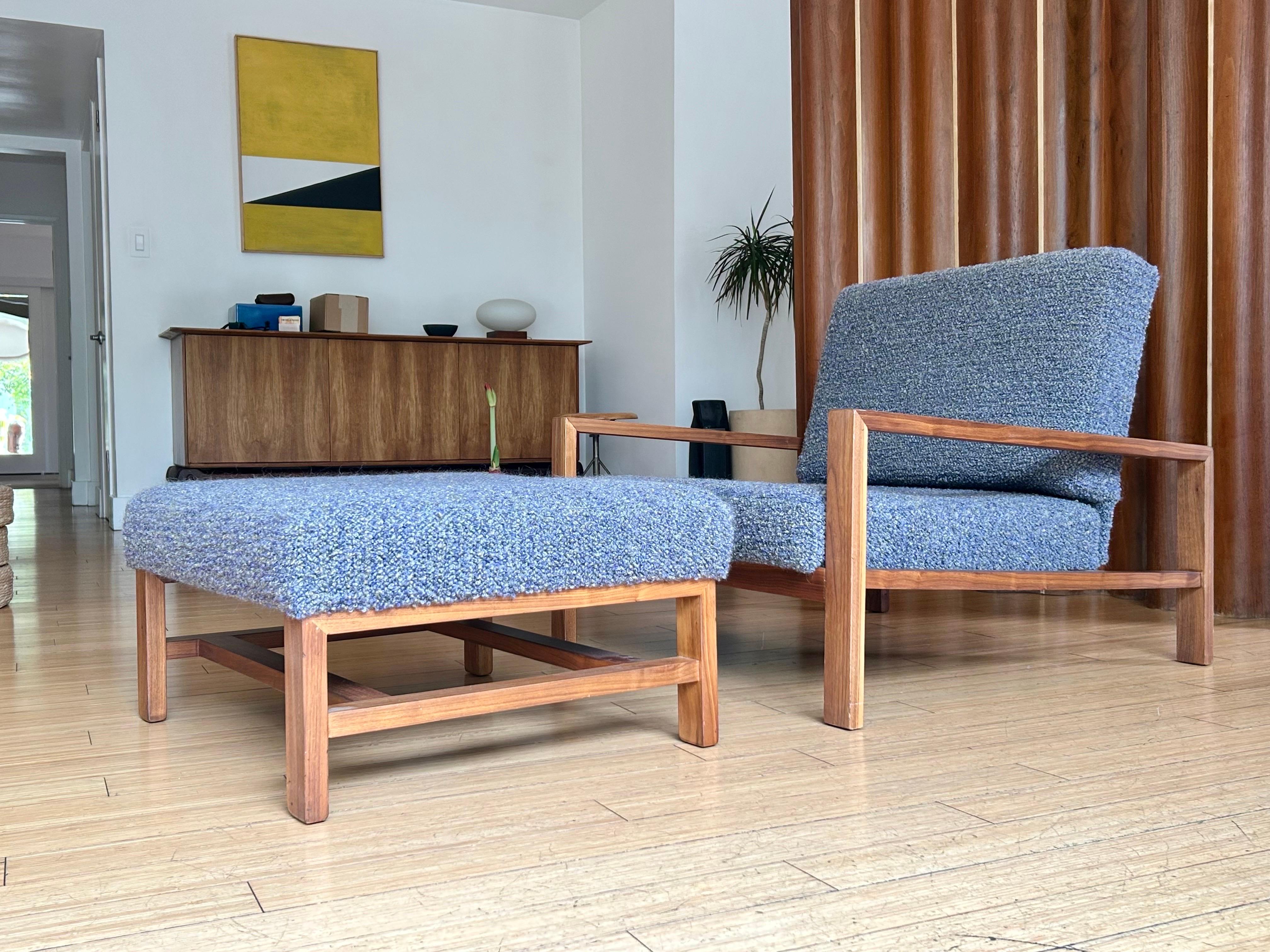XX secolo California Design Architectural Club Lounge Chair + Ottoman Van Keppel-Green in vendita