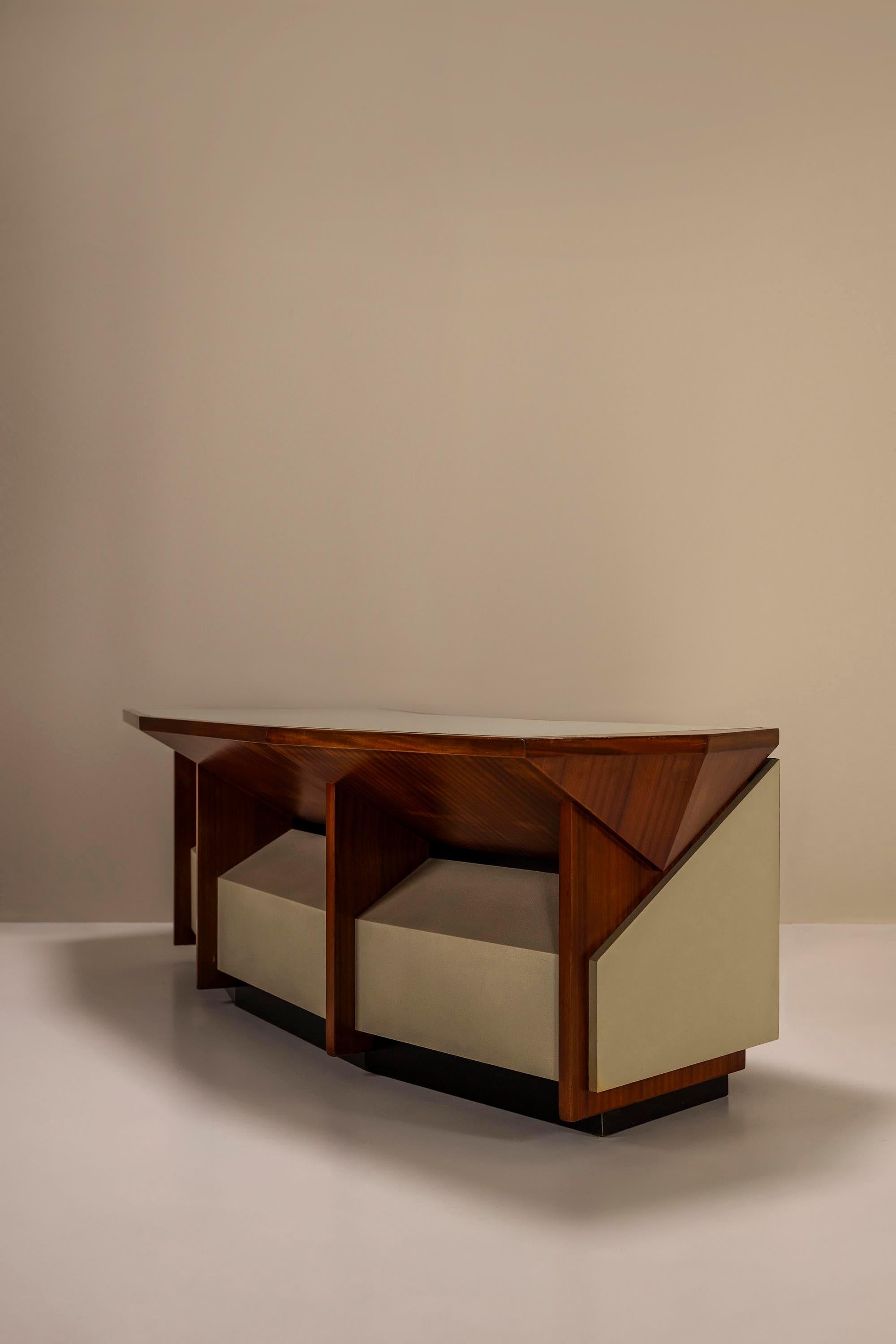 This astonishing desk from the 1960s defies the conventions of design and provides a dazzling lesson in how a desk can be created. A number of things come together such as traditional woodworking, new materials, and daring design that has been