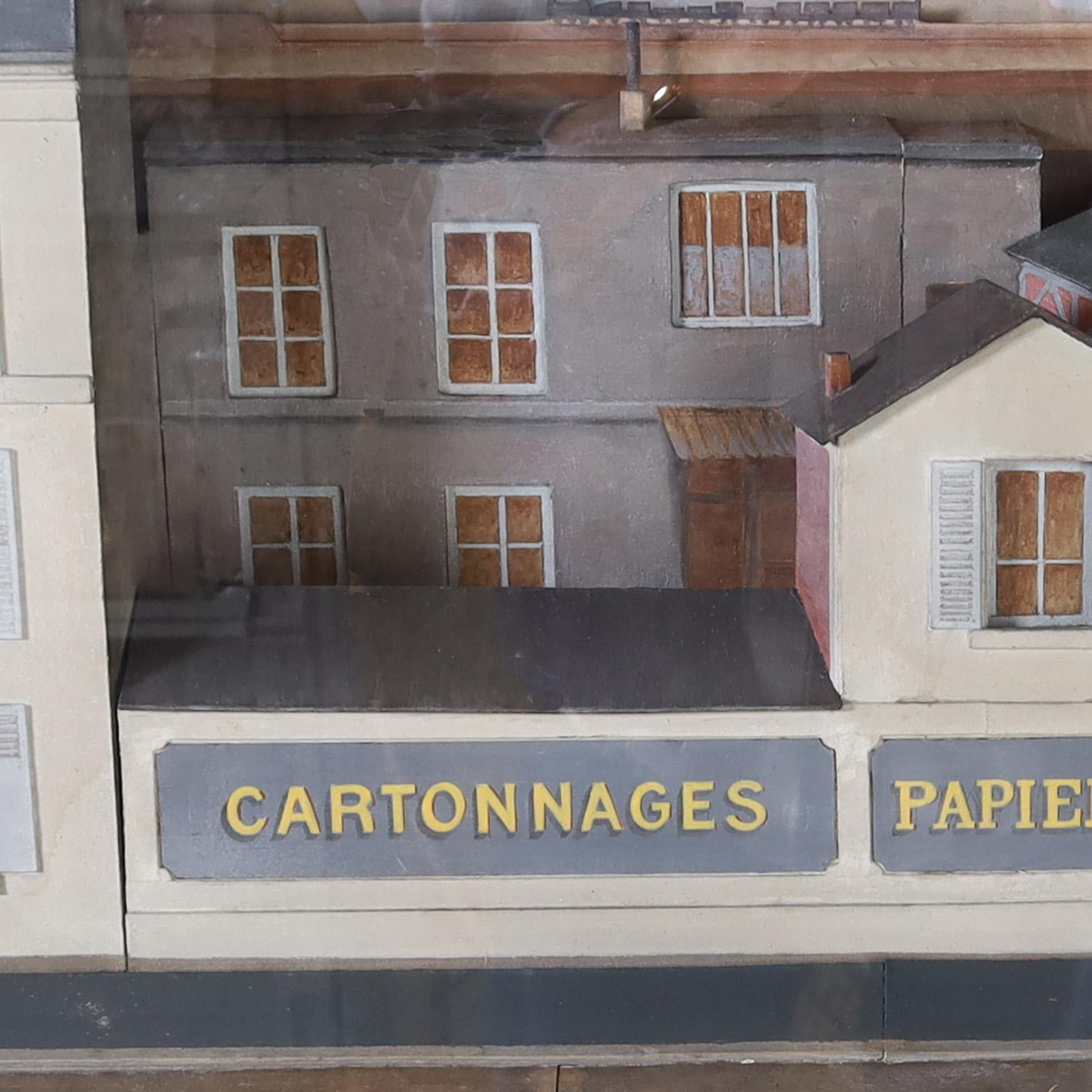 Diorama architectural d'une rue française Bon état - En vente à Palm Beach, FL