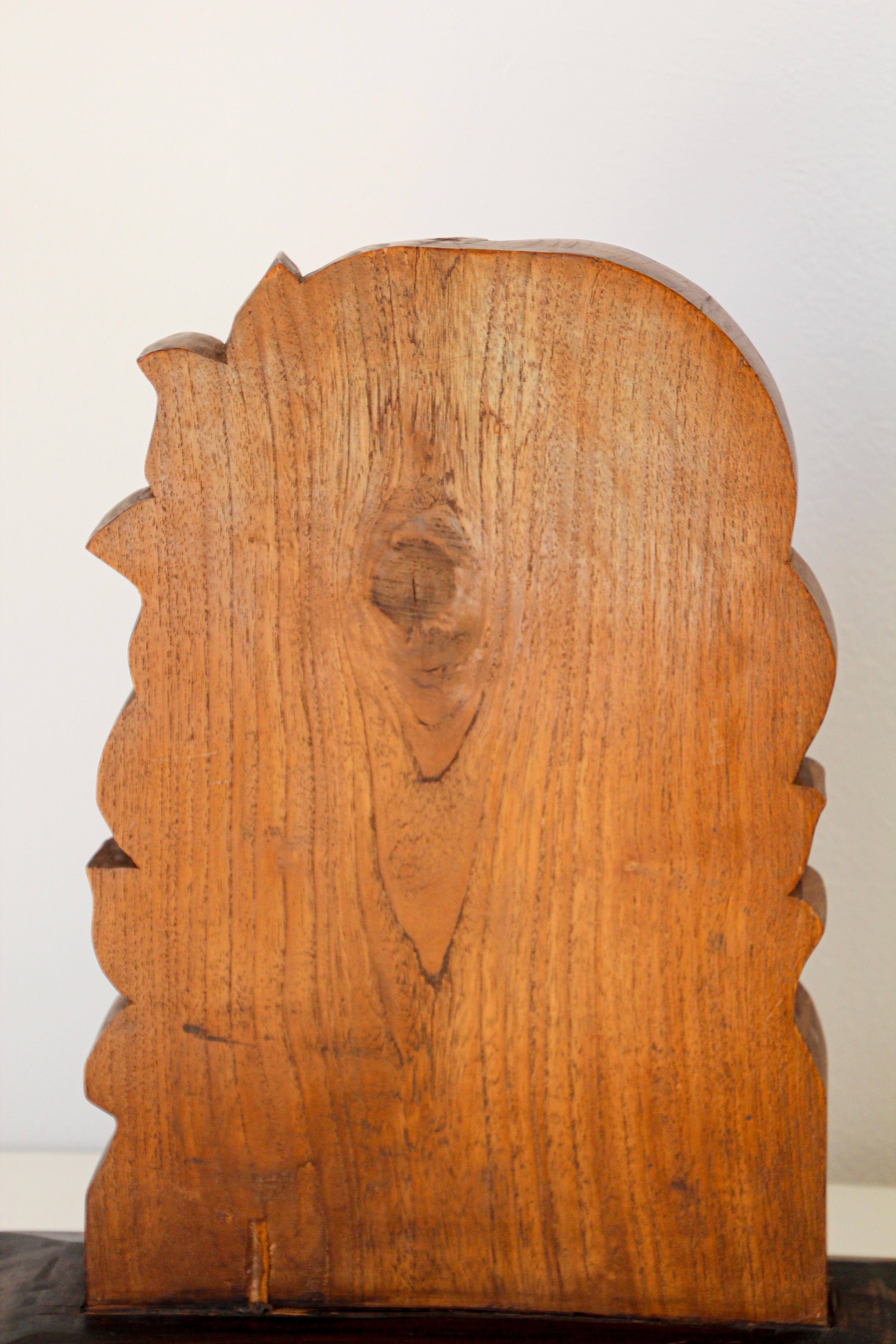 Paire de fragments de bois sculpté européens architecturaux à poser ou suspendre, en vente 3