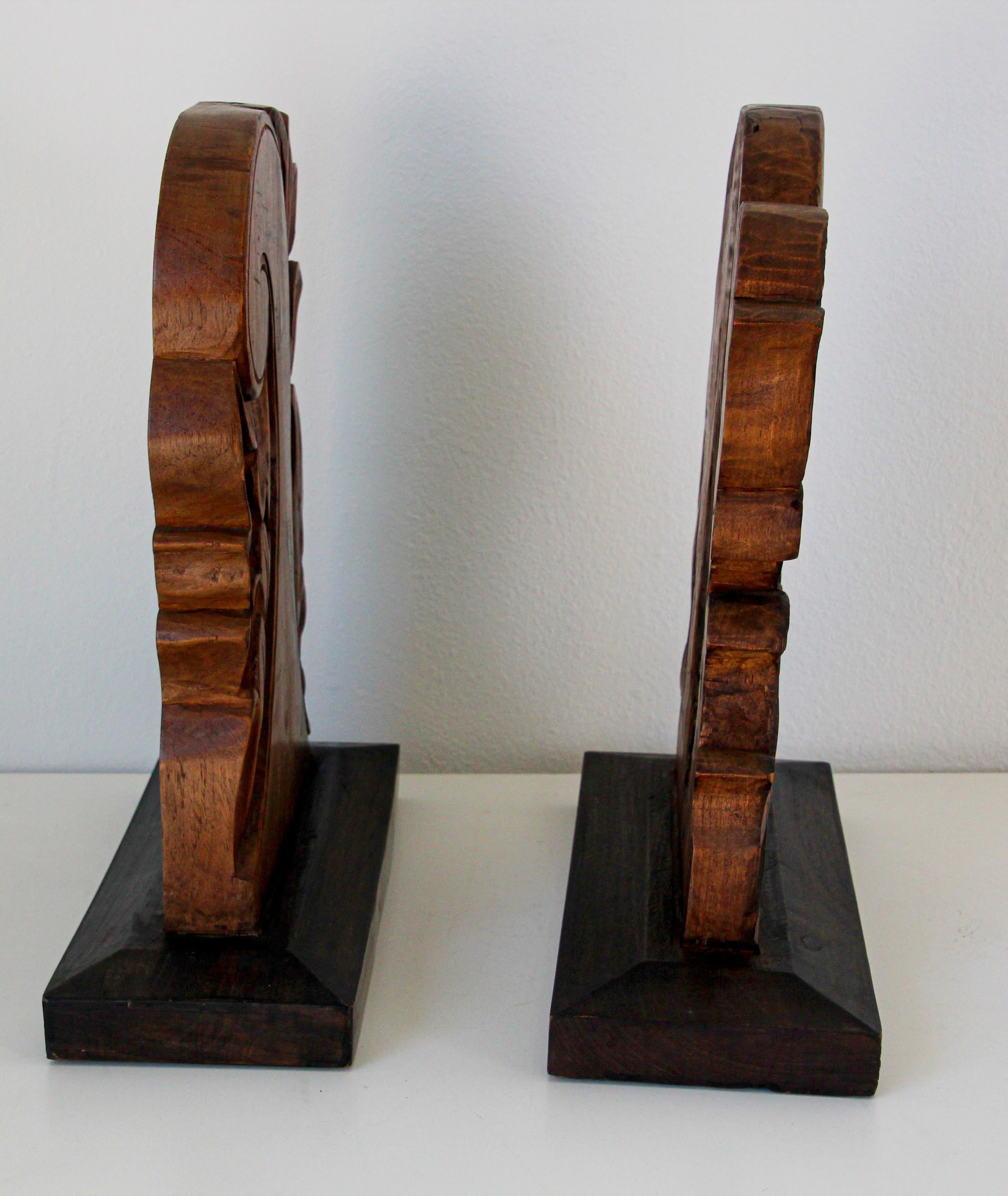 Paire de fragments de bois sculpté européens architecturaux à poser ou suspendre, en vente 6
