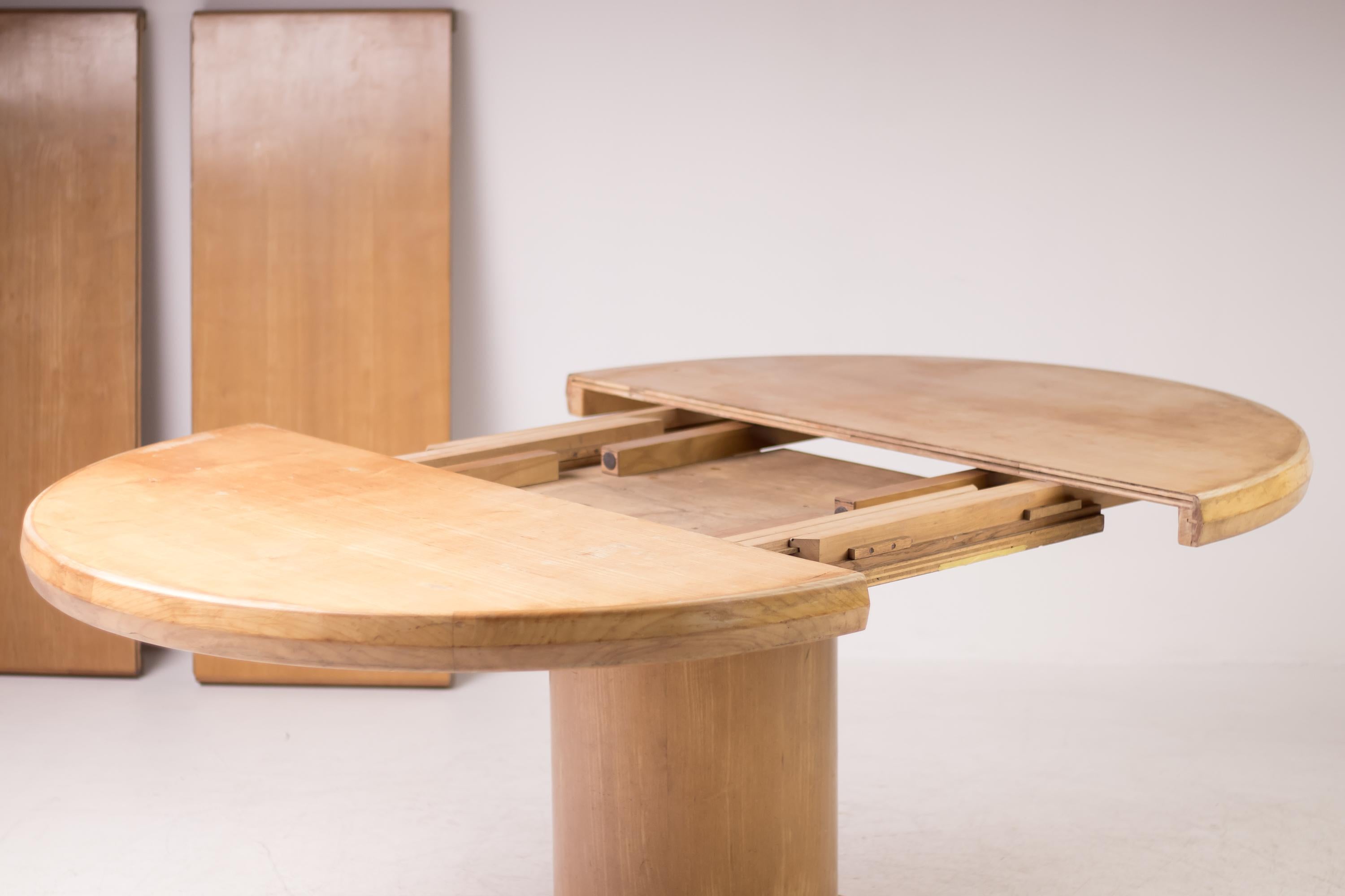 Architectural Extendable Circular Dining Table 4