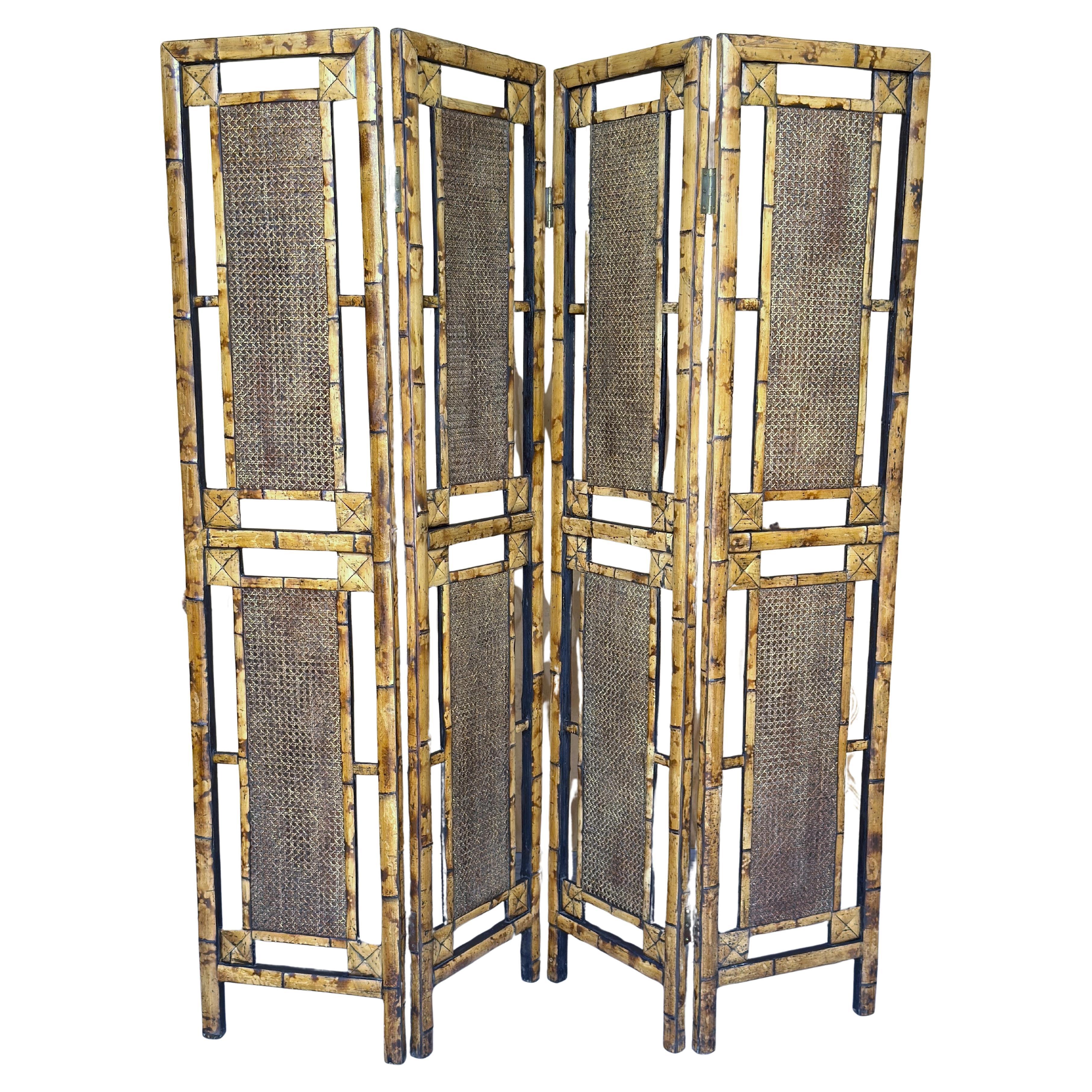 Séparateur architectural à quatre panneaux en faux bambou et rotin, 1970 en vente