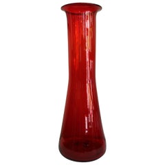 Vase en verre architectural Blenko Red Vessel by Wayne Husted