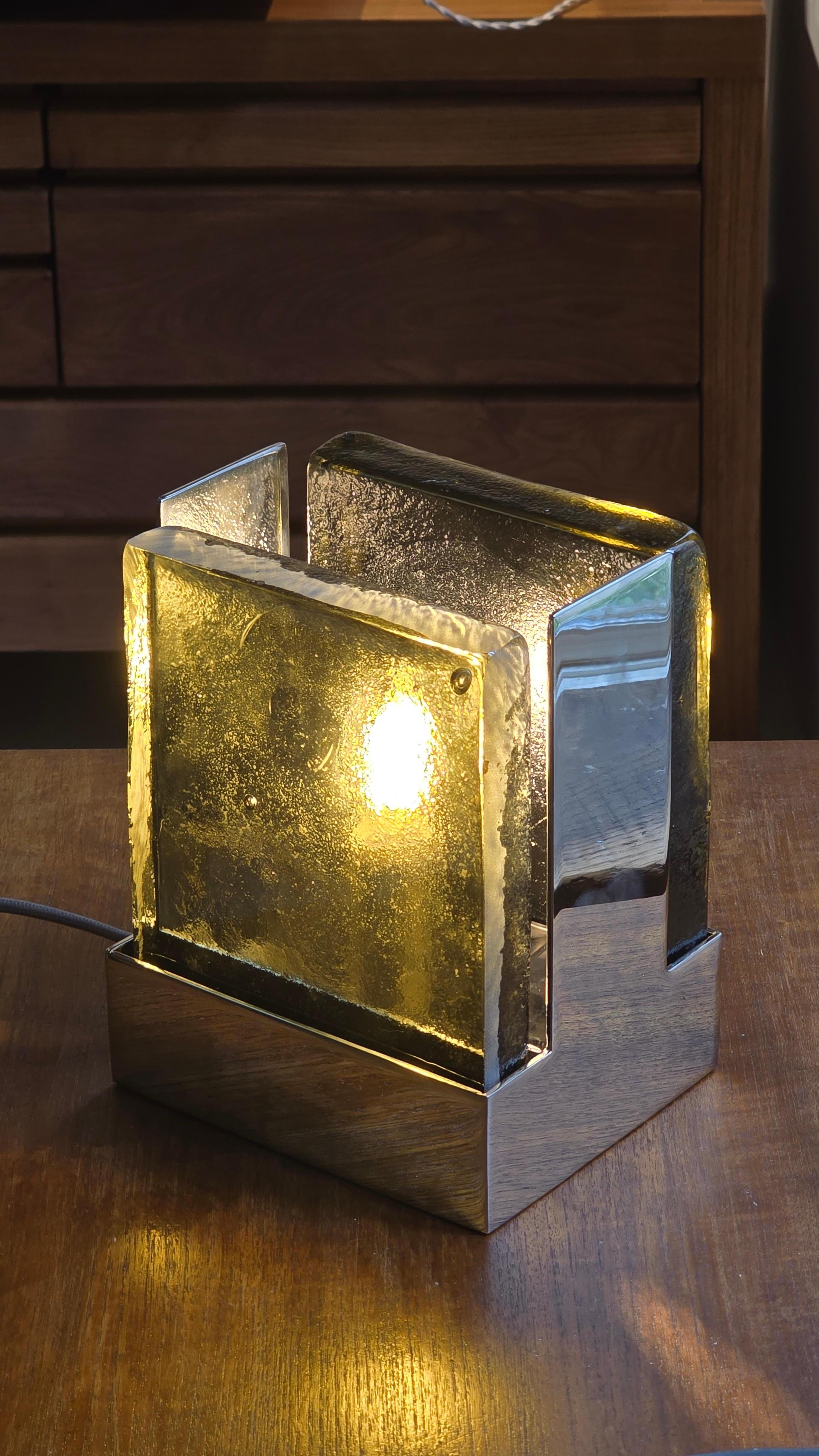 Lámpara de mesa arquitectónica de cristal y espejo inoxidable pulido en Nuevo estado para la venta en PARIS, FR