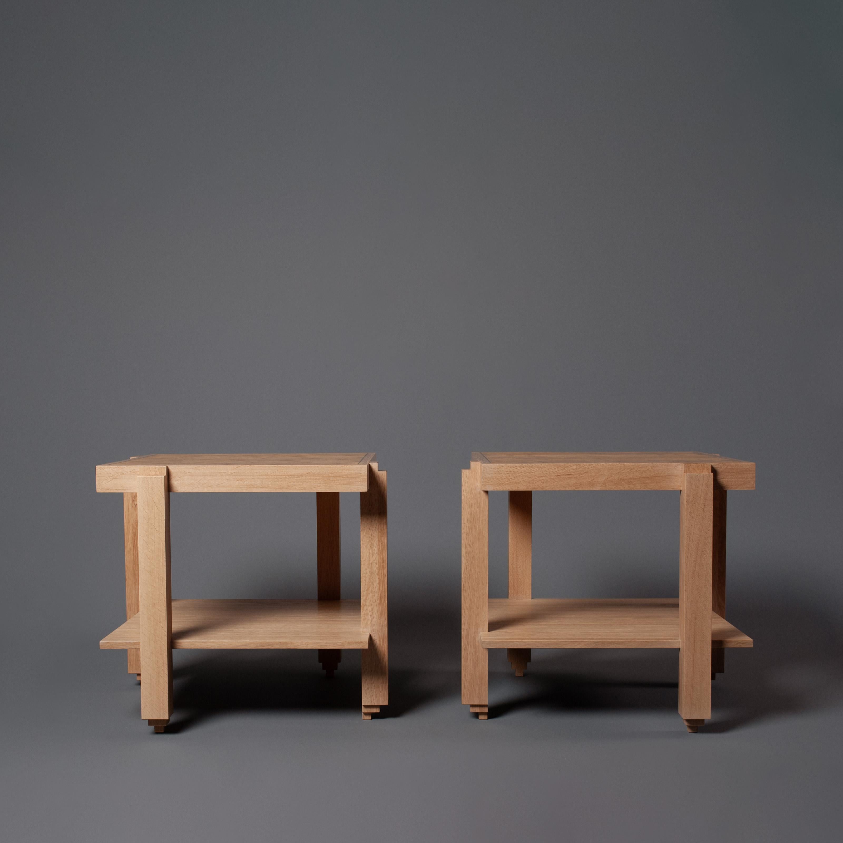 Comodino architettonico Ziggurat in Oak Oak realizzato a mano in vendita 3