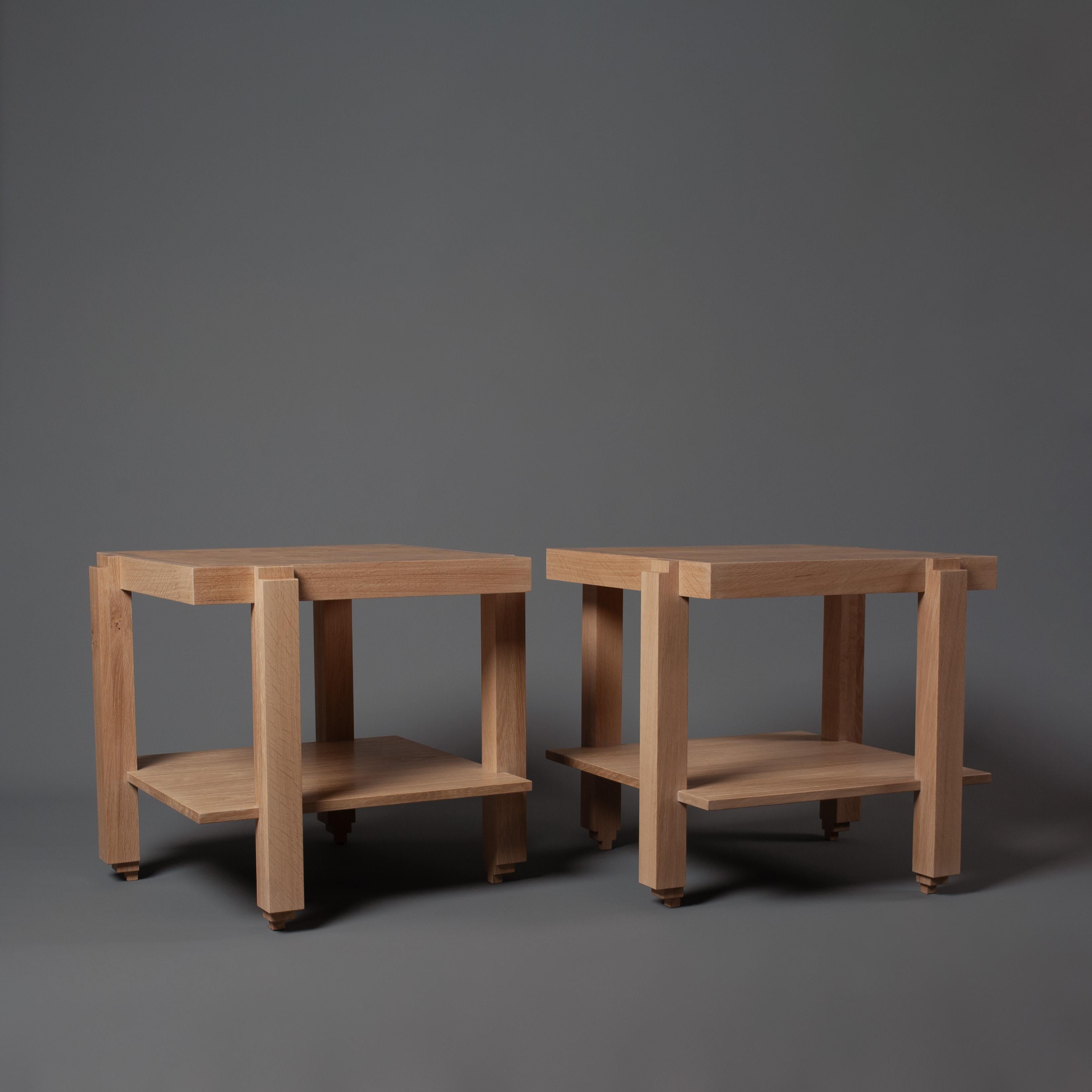 Ottone Comodino architettonico Ziggurat in Oak Oak realizzato a mano in vendita