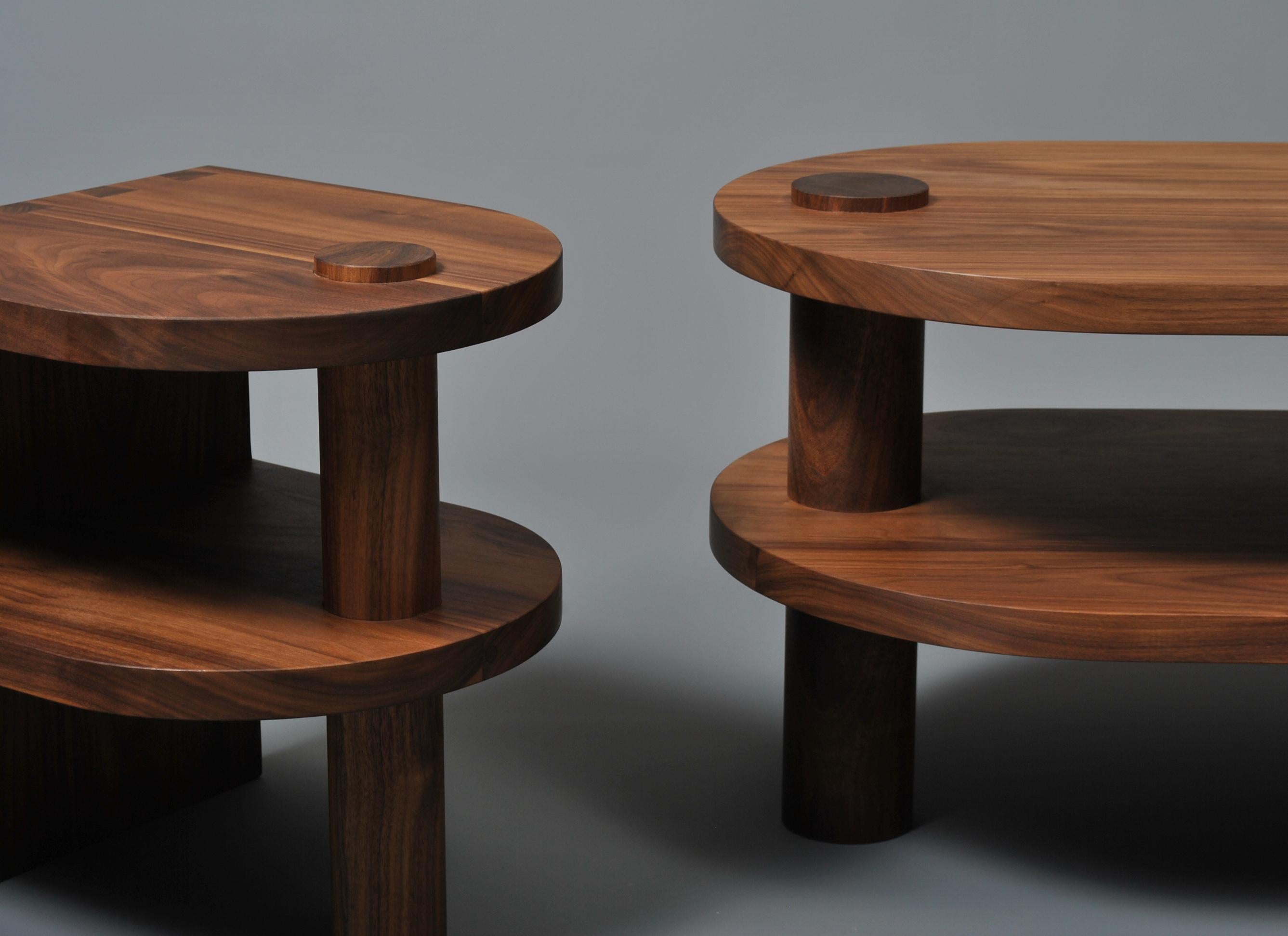 Architektonische Handcrafted Nussbaum End Tabelle (Walnuss) im Angebot