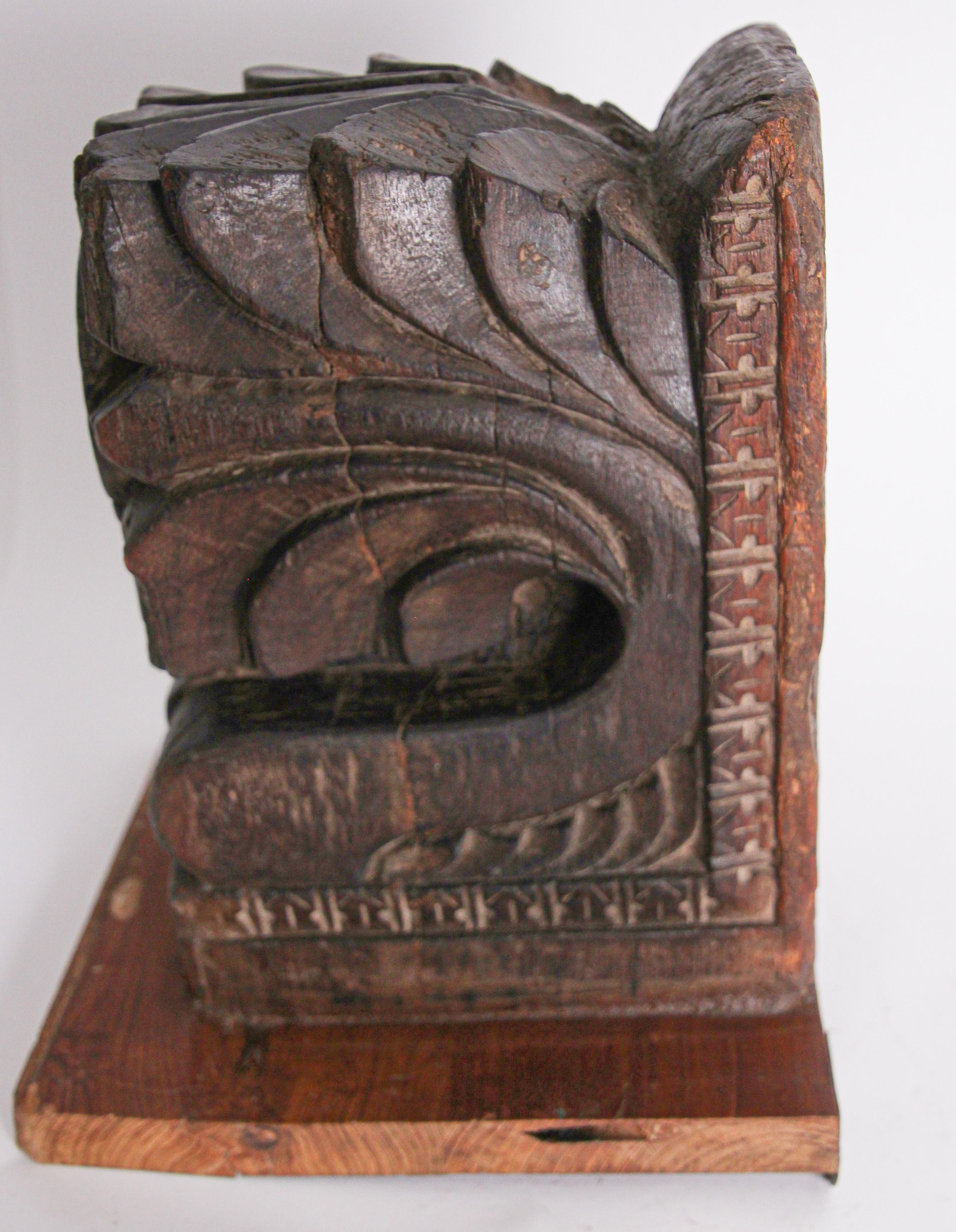 Architectural Hindu Temple Carved Wood Fragment from India For Sale 3