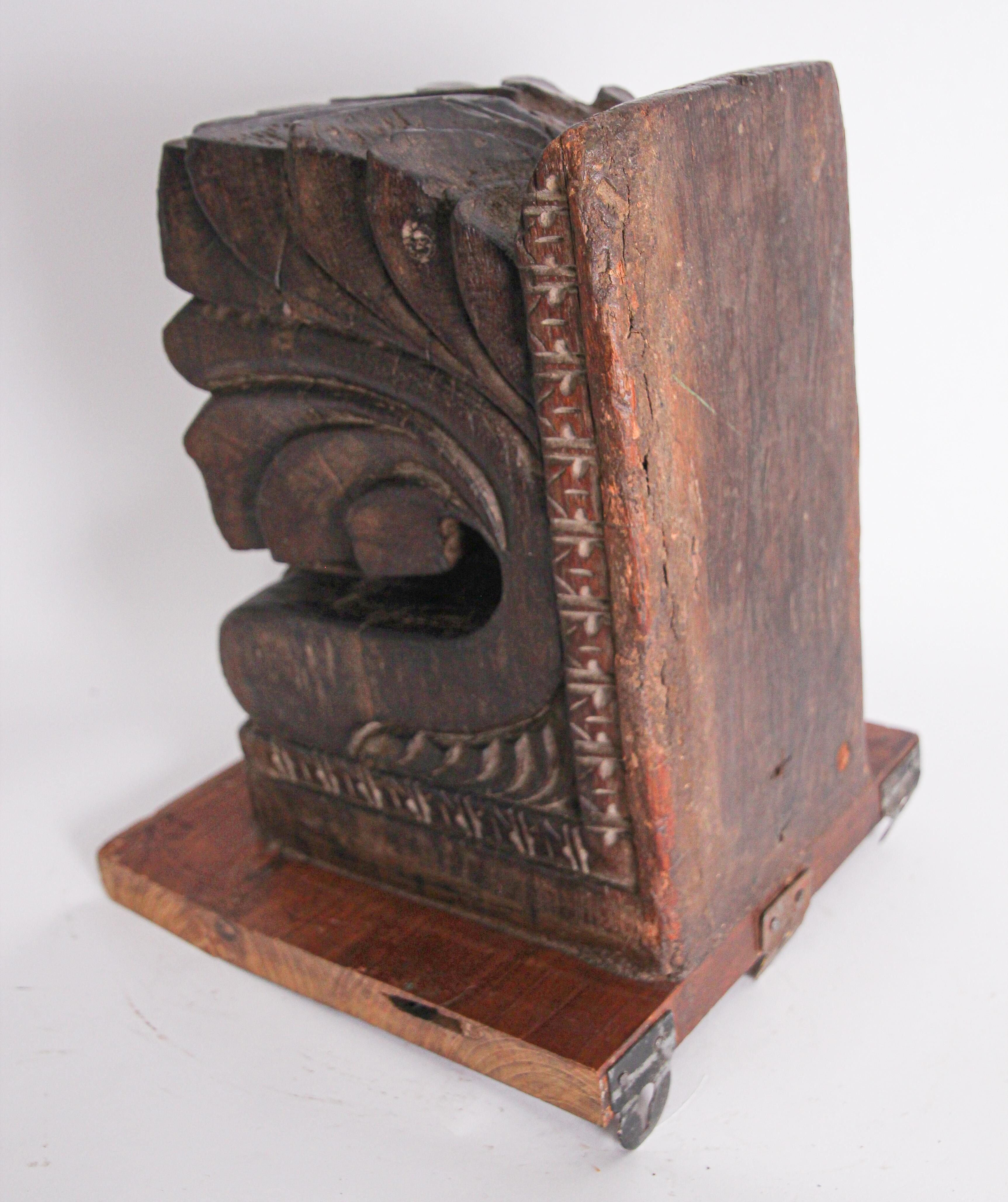 Architectural Hindu Temple Carved Wood Fragment from India For Sale 4