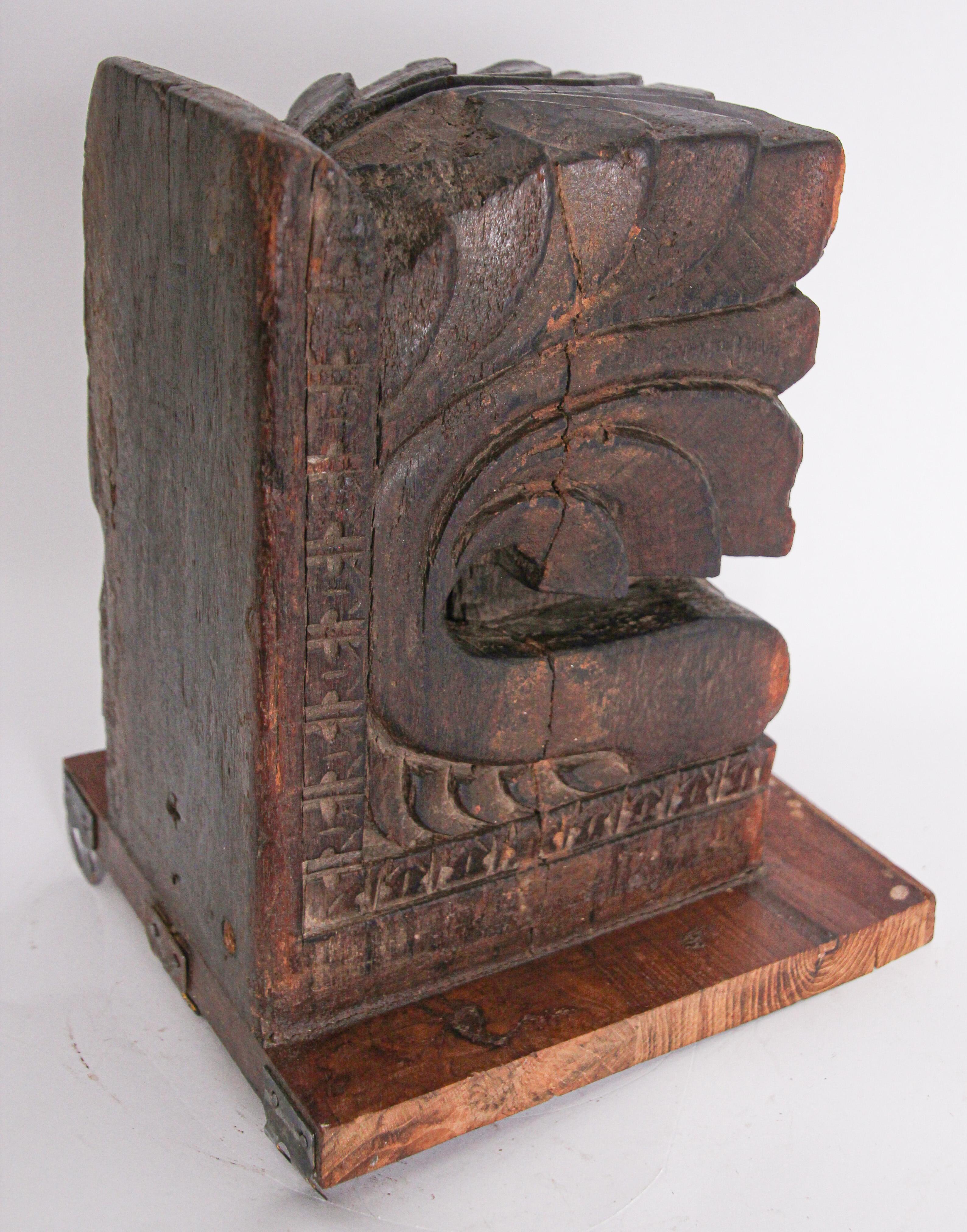 Architectural Hindu Temple Carved Wood Fragment from India For Sale 6