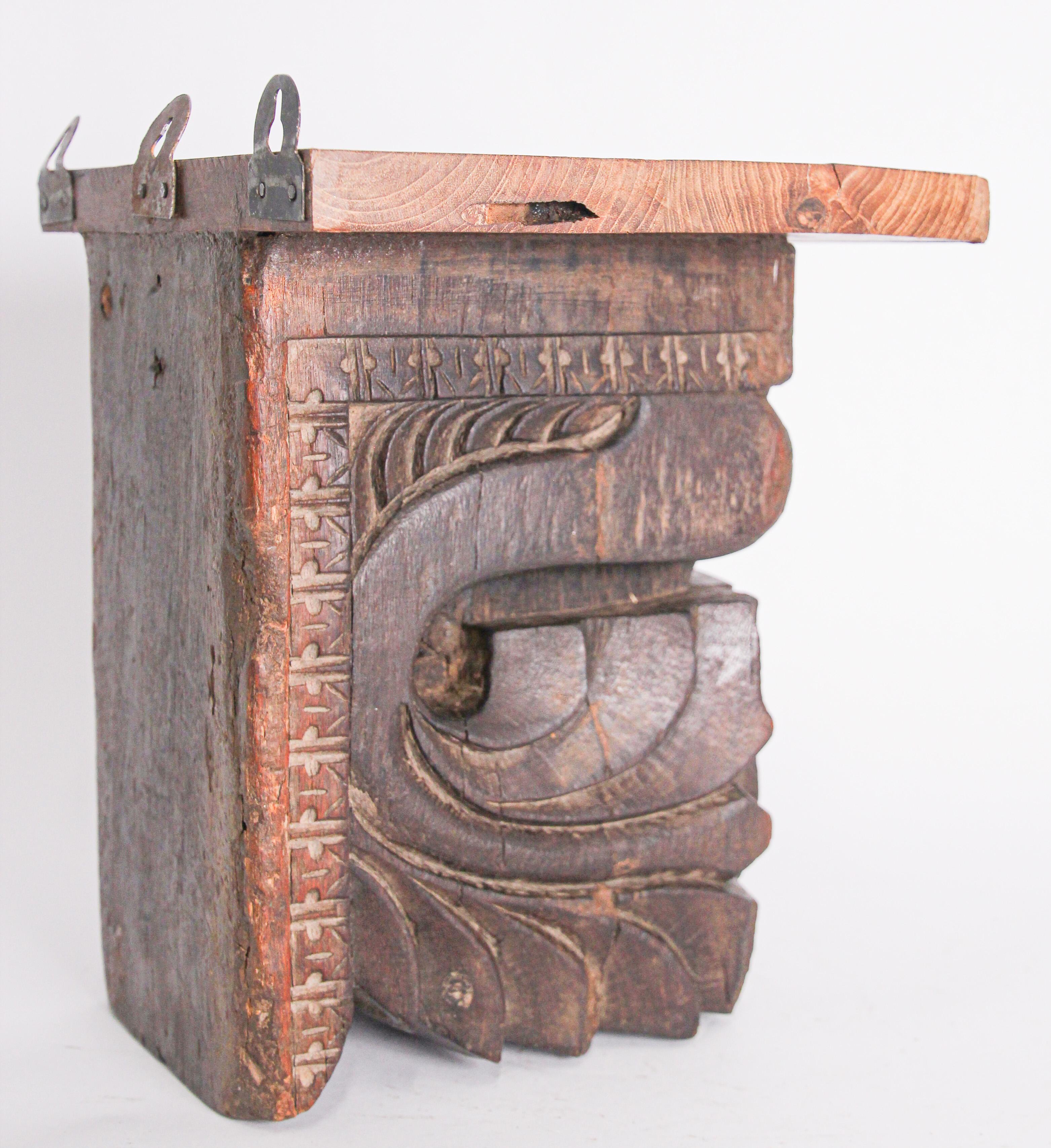 Architectural Hindu Temple Carved Wood Fragment from India In Fair Condition For Sale In North Hollywood, CA