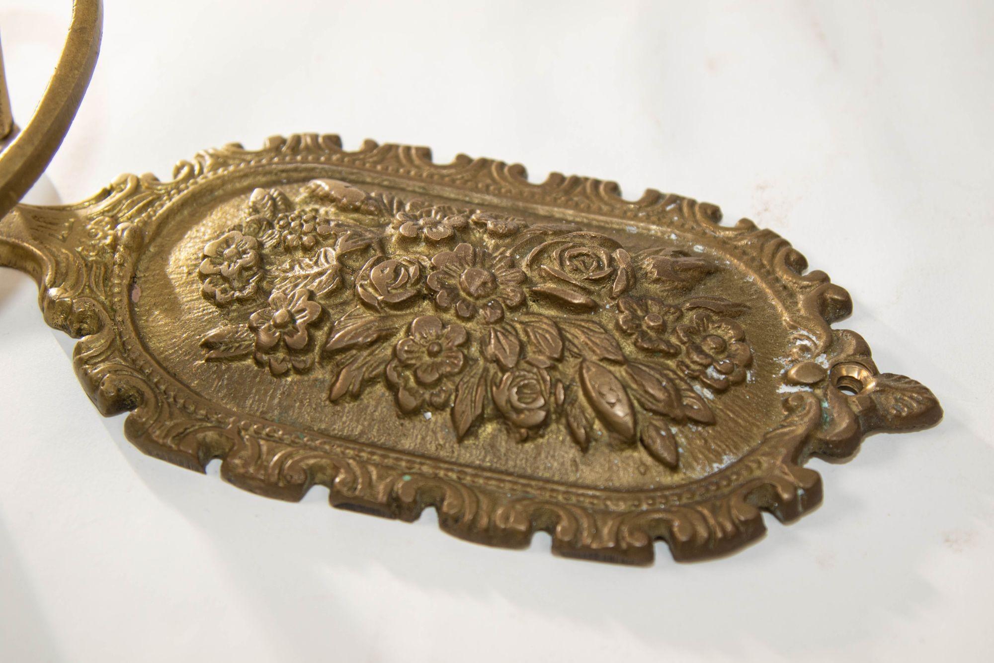 20th Century Architectural Italian Cast Brass Floral Wall Hook Decor Made in Italy