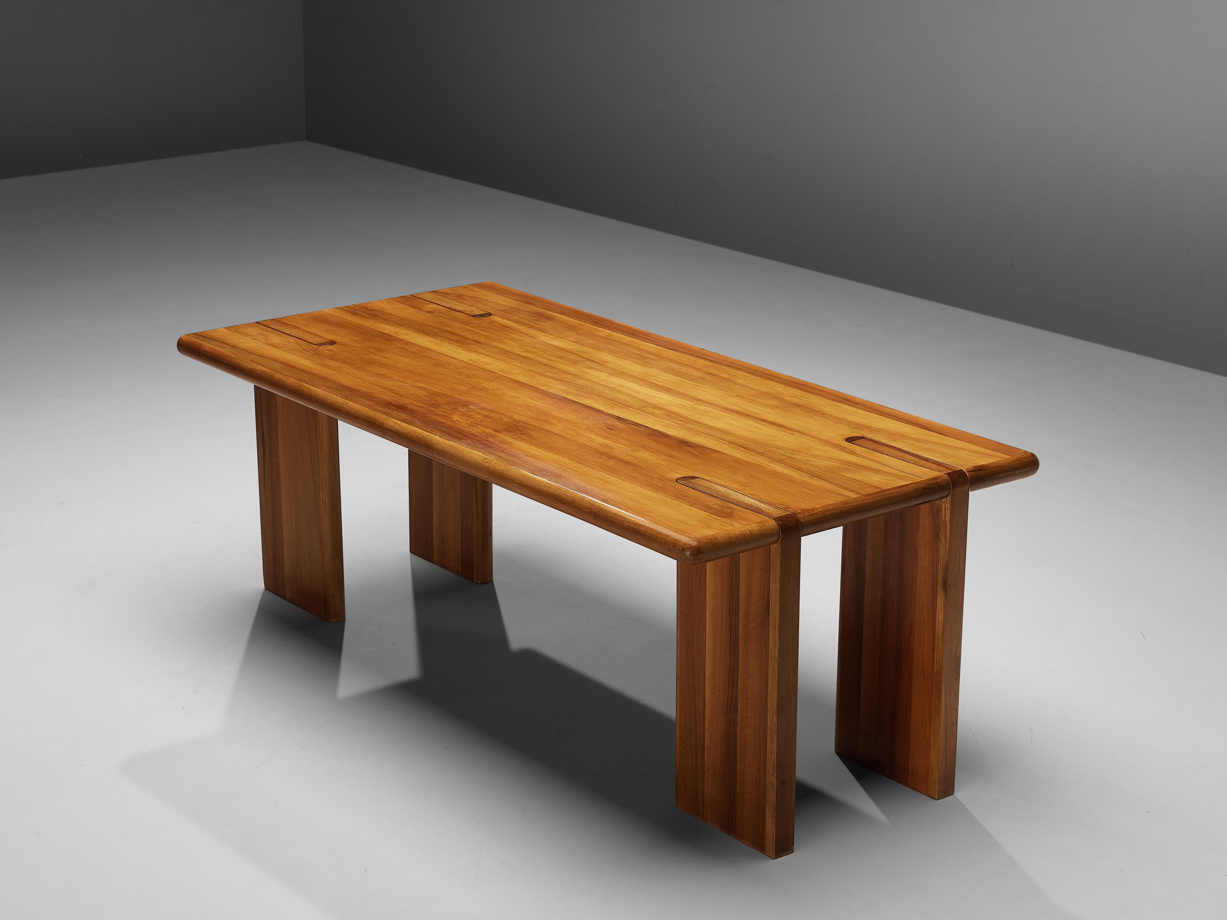 Barsacchi & Vegni, dining table model 'Altedo', walnut, Italy 1970s

With strong resemblance to designs of Afra & Tobia Scarpa this dining table catches the eye. The vivid grain of the walnut wood on the table highlights the piece. The dining table