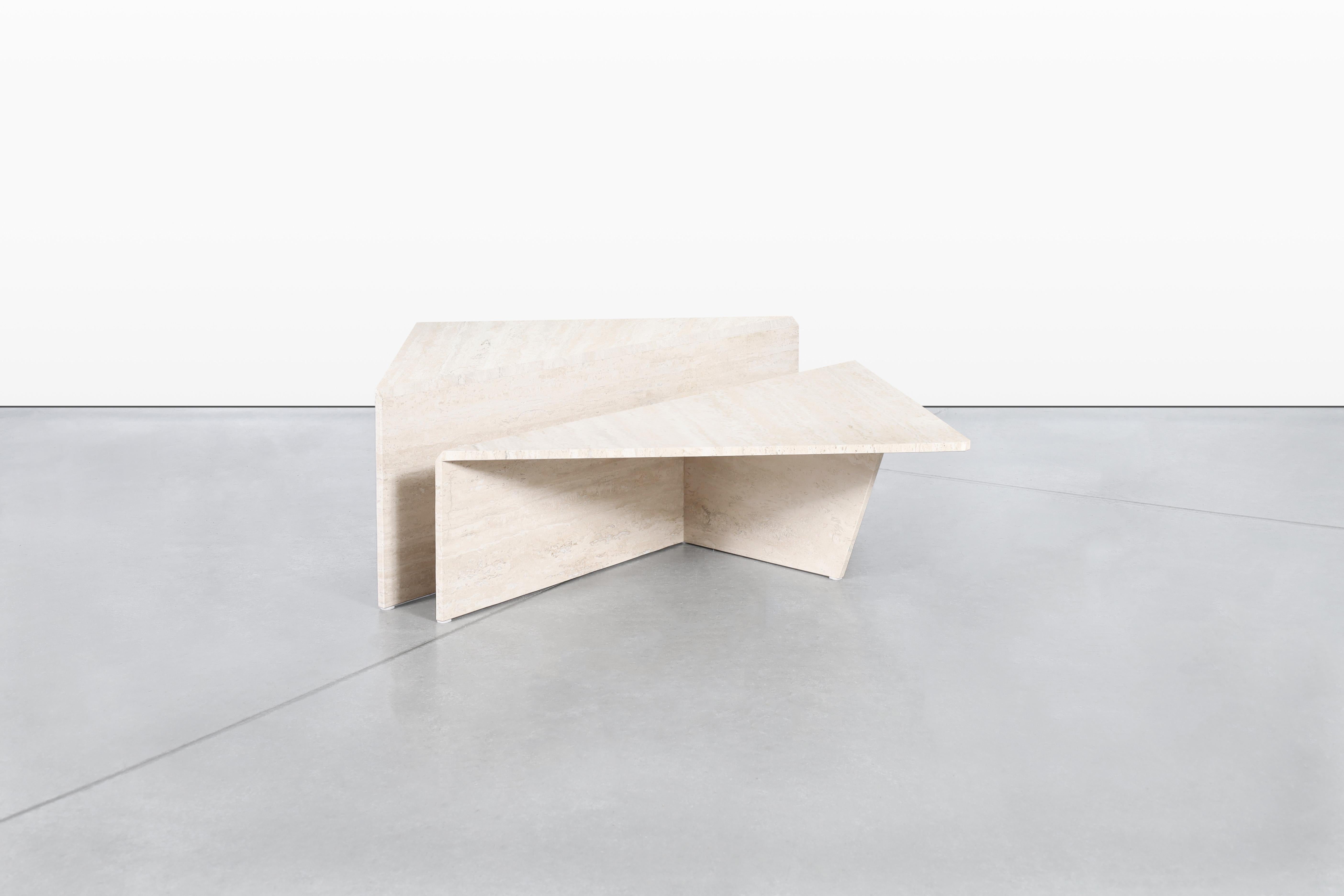 Architektonischer italienischer zweiteiliger Couchtisch aus Travertin von Up & Up im Angebot 2