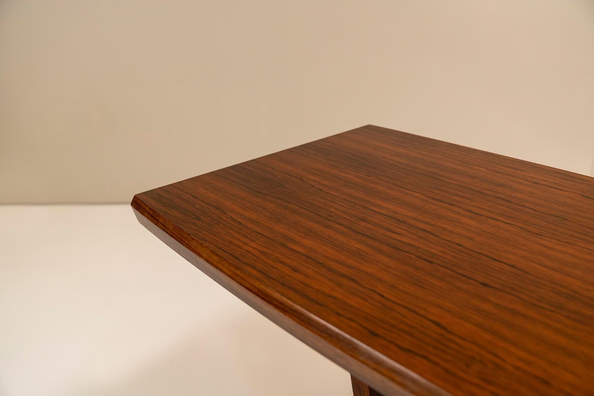 Architectural Large Coffee Table in Rosewood Veneer and Metal, 1960s For Sale 1