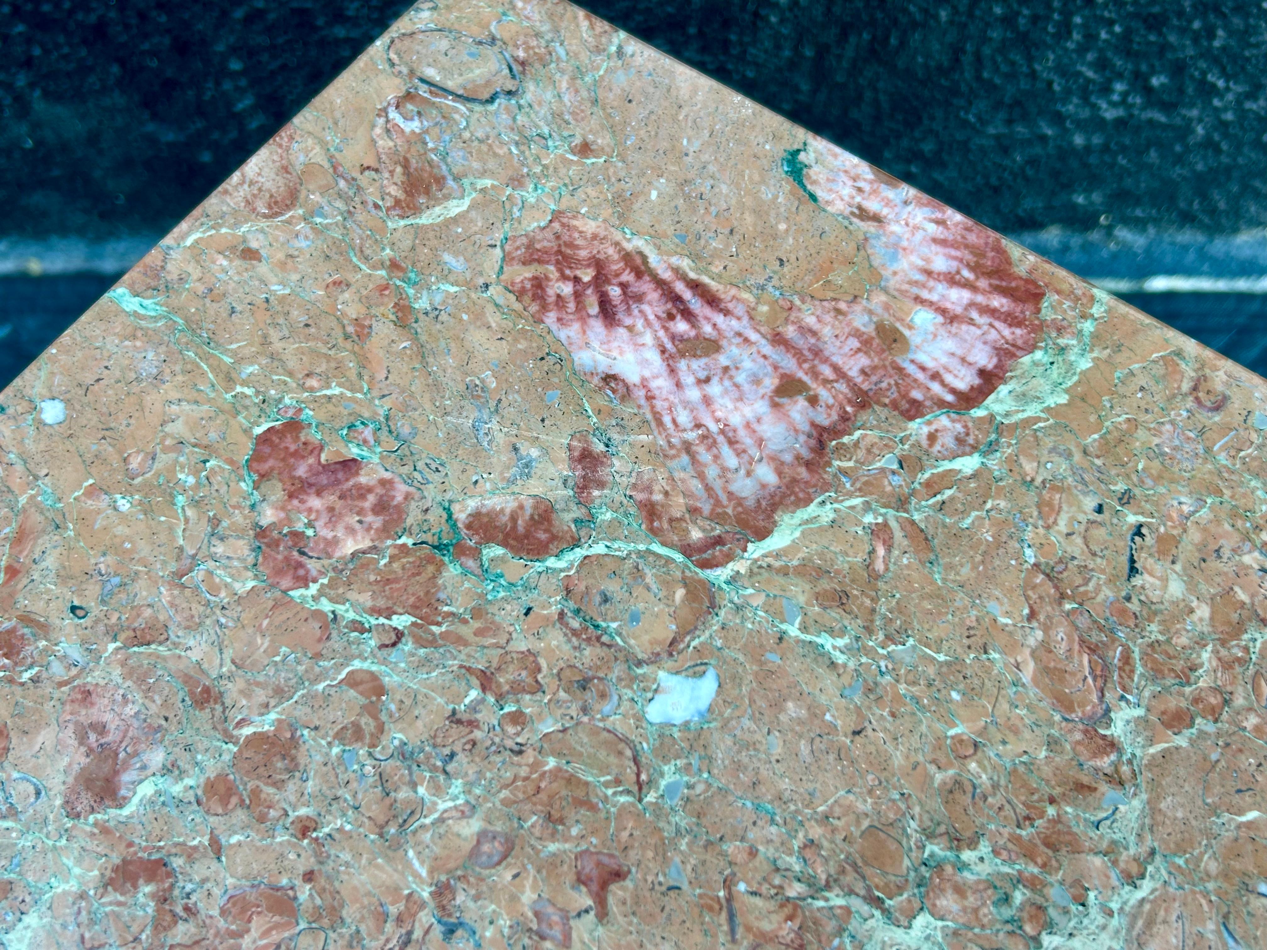 Tavoli o piedistalli architettonici in marmo Italia in vendita 3