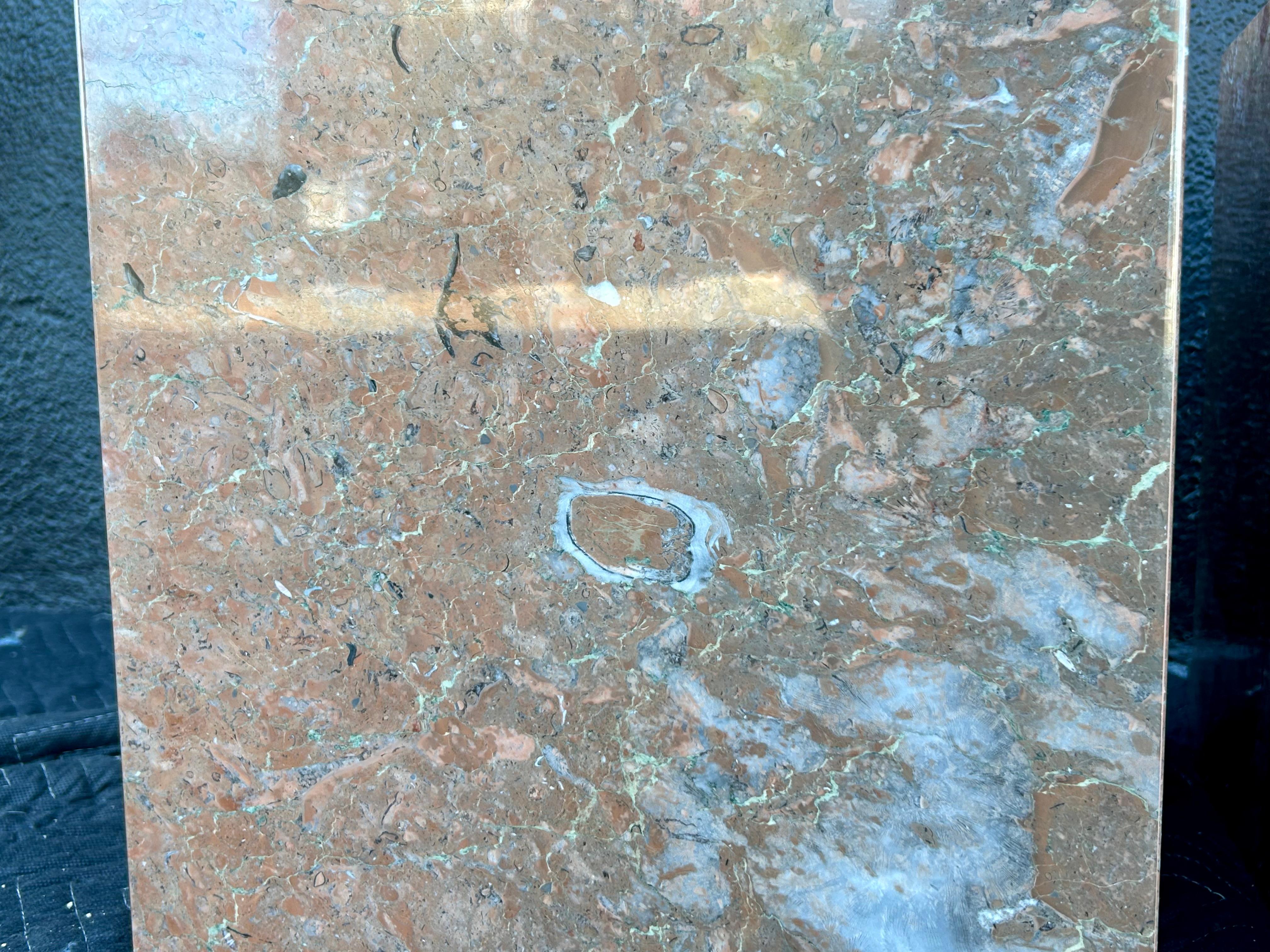 Tavoli o piedistalli architettonici in marmo Italia in vendita 7