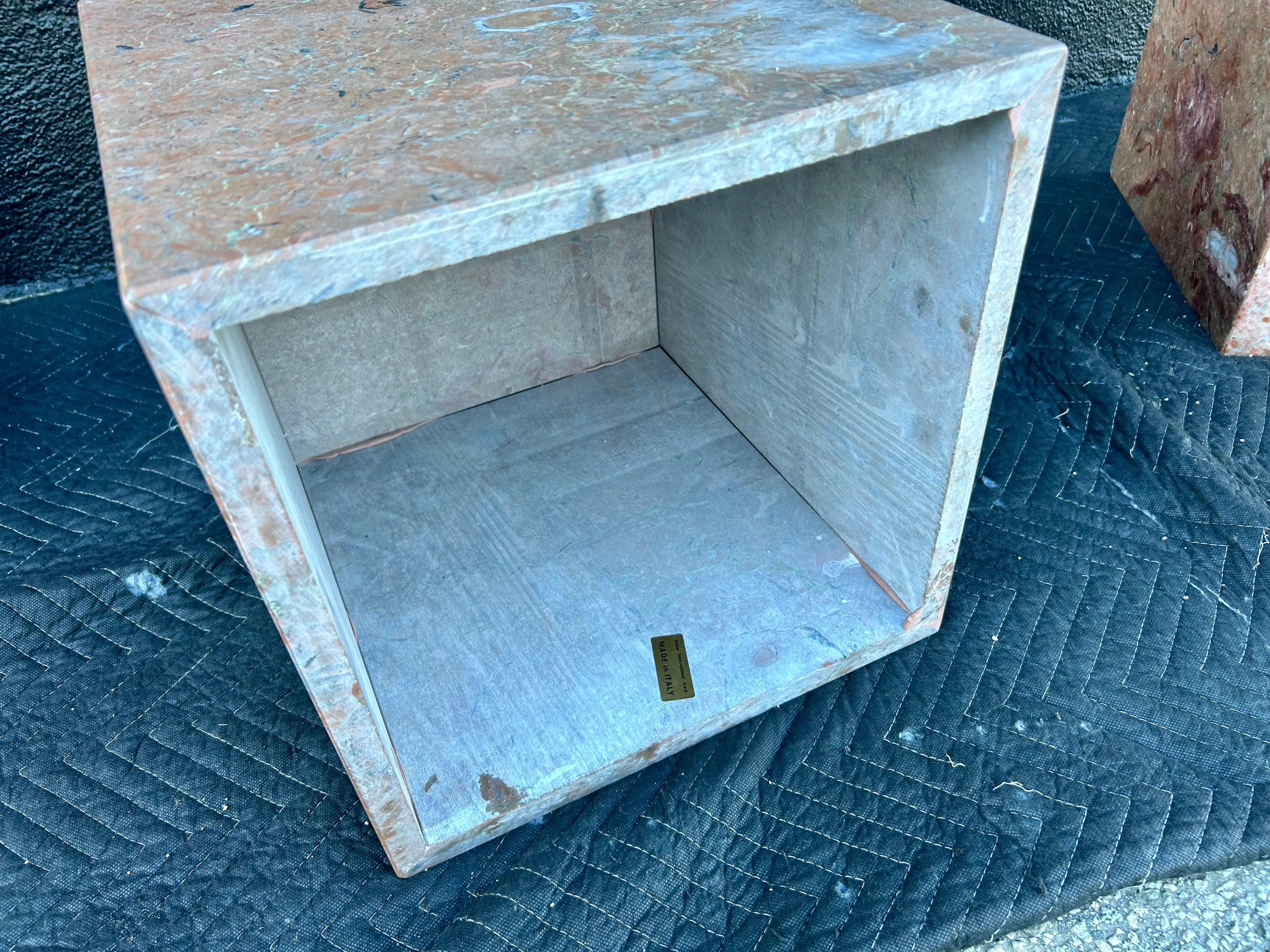 Italiano Tavoli o piedistalli architettonici in marmo Italia in vendita