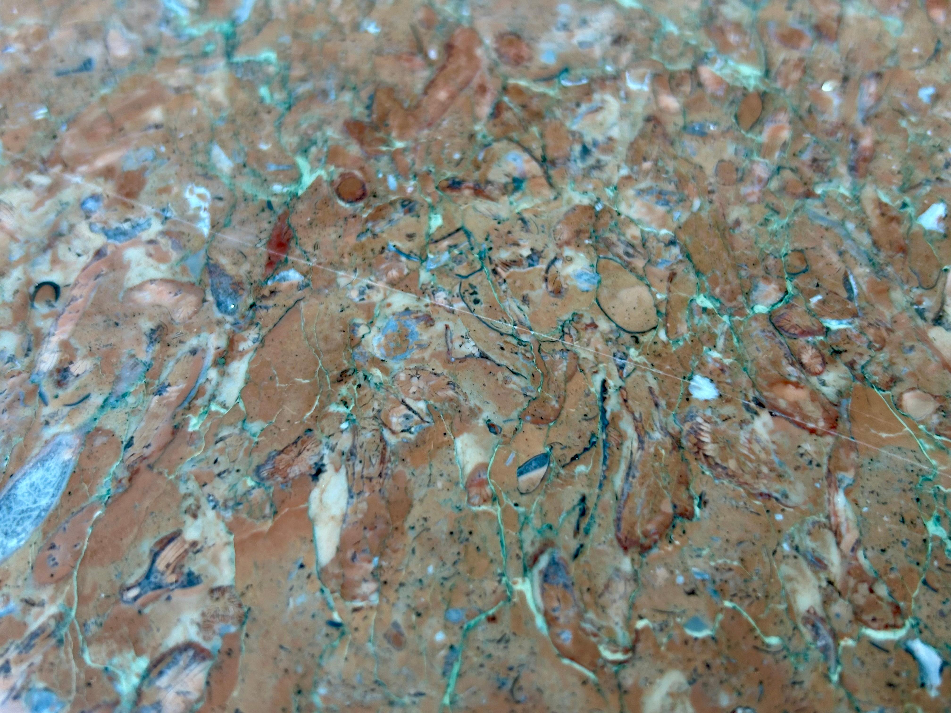 Tavoli o piedistalli architettonici in marmo Italia in vendita 1