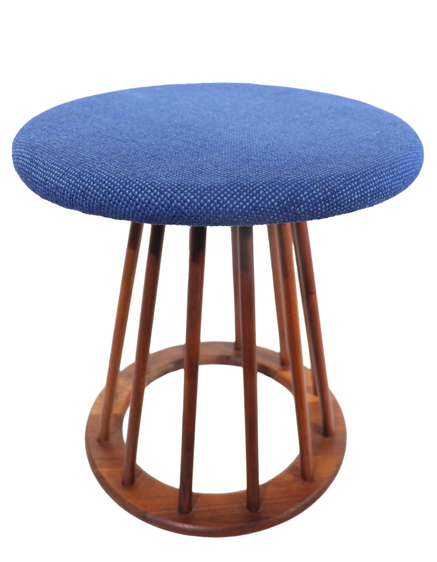 Sophisticated architectural mid century stool deigned by Arthur Umanoff, for Washington Woodcrafts, circa 1960's. This example is in very good, clean original, ready to use condition, showing only light cosmetic wear, normal and consistent with age. 