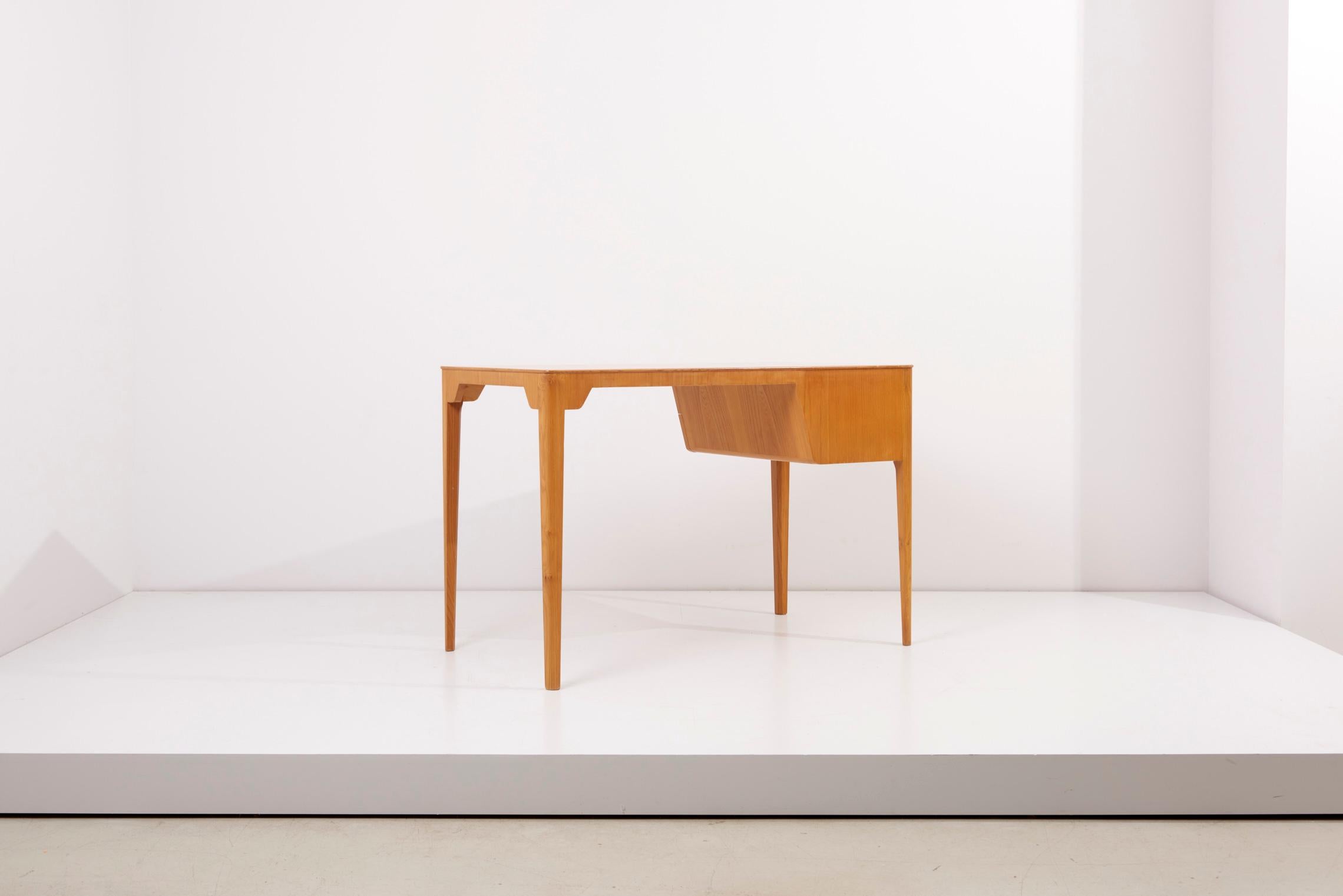 Architectural Mid Century Desk, 1940s, Sweden In Good Condition In Berlin, DE