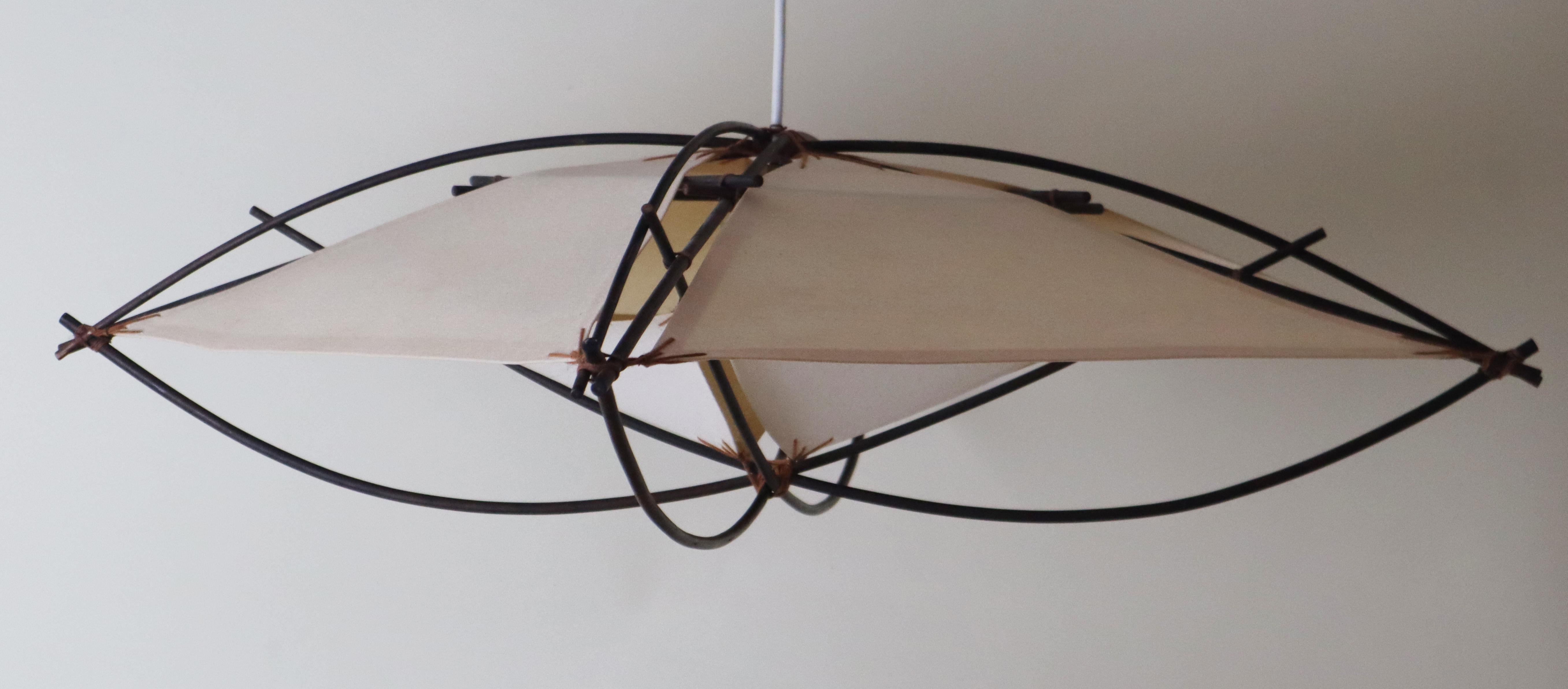 Architectural Mid-Century Modern Ceiling Light De Bambú Y Textil en venta 2