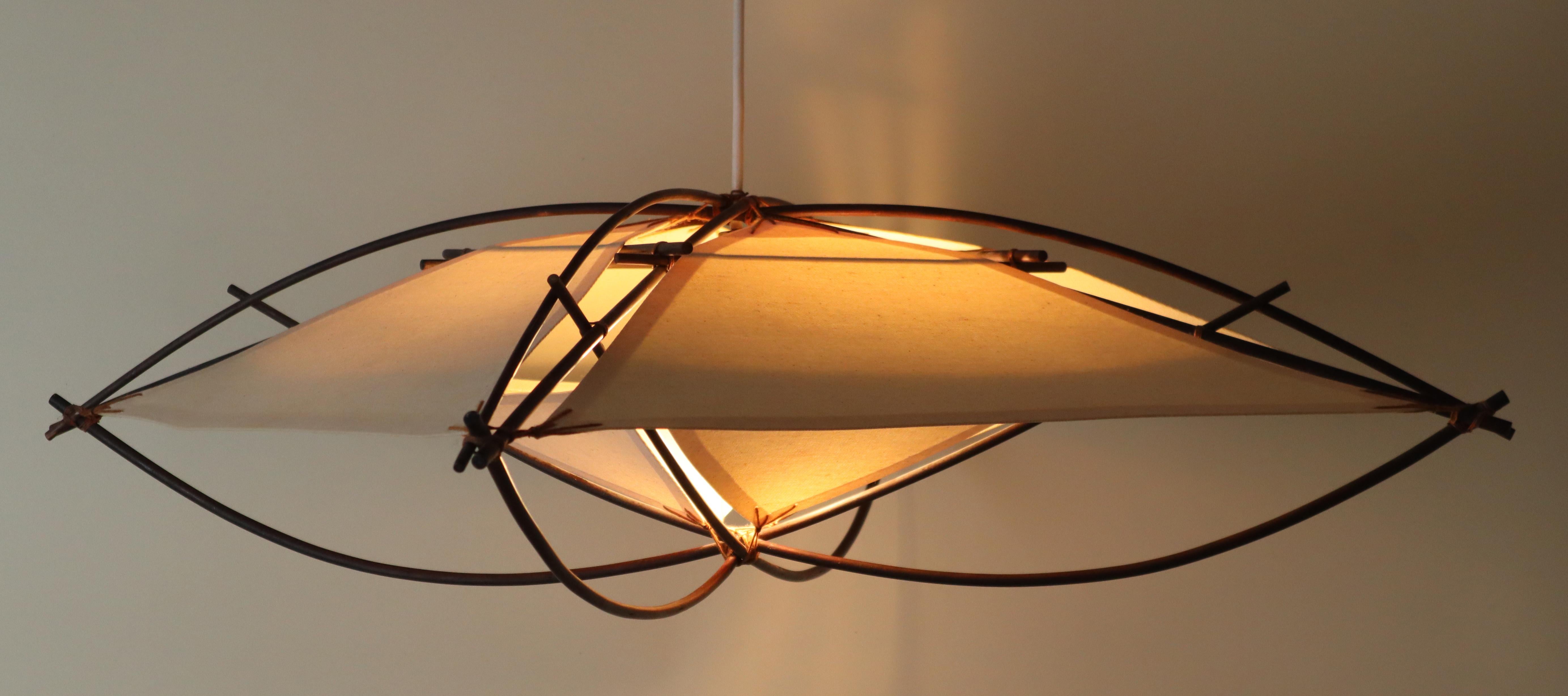Architectural Mid-Century Modern Ceiling Light De Bambú Y Textil en venta 3