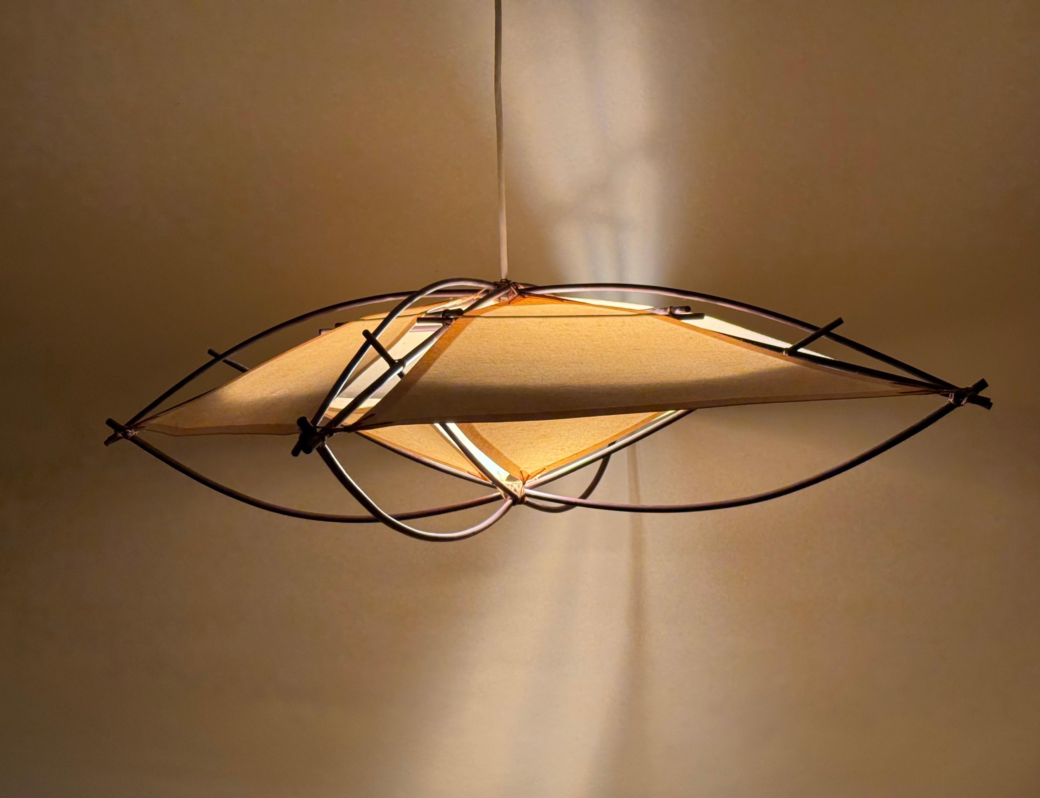 Architectural Mid-Century Modern Ceiling Light De Bambú Y Textil en venta 4