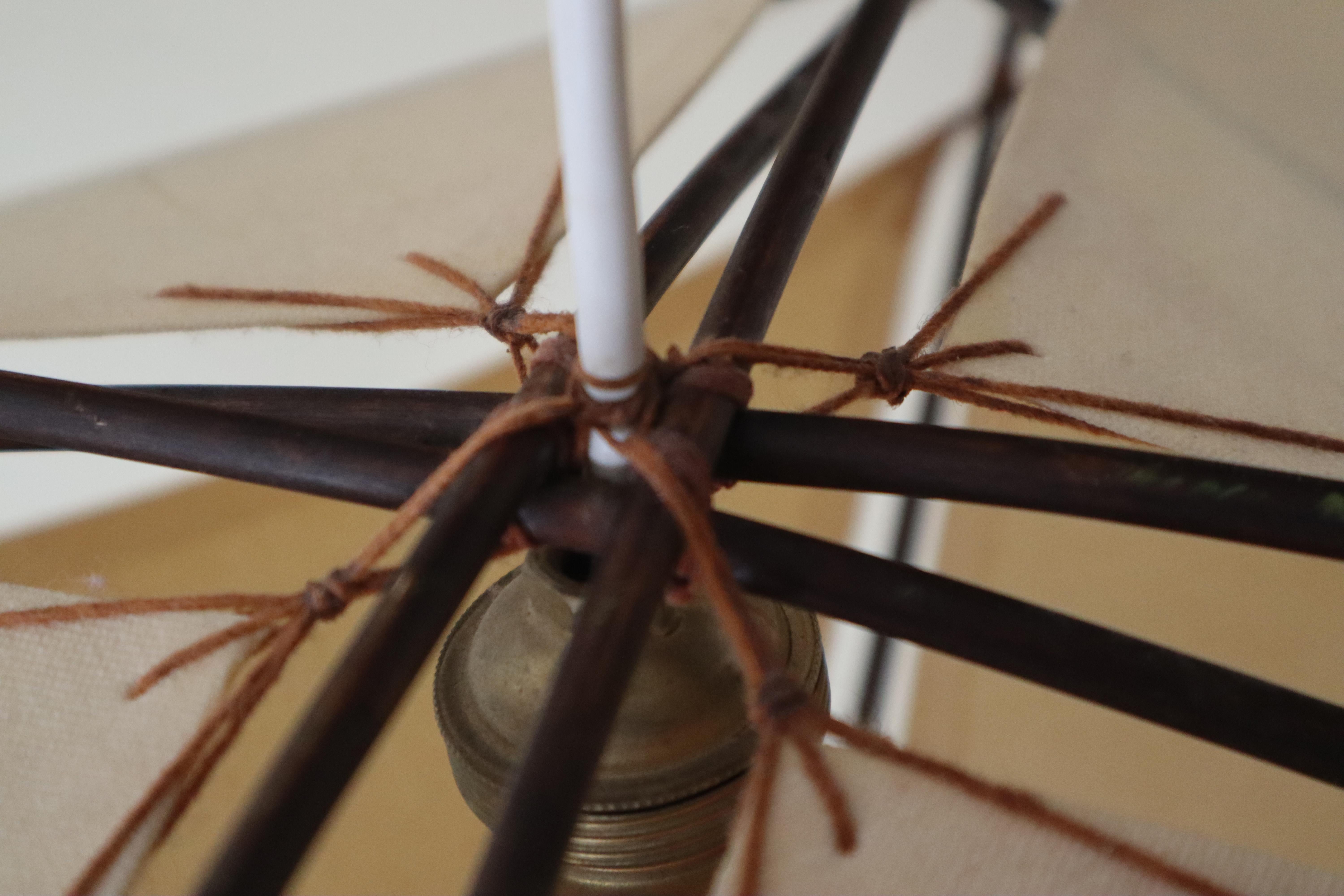 Architectural Mid-Century Modern Ceiling Light De Bambú Y Textil en venta 7