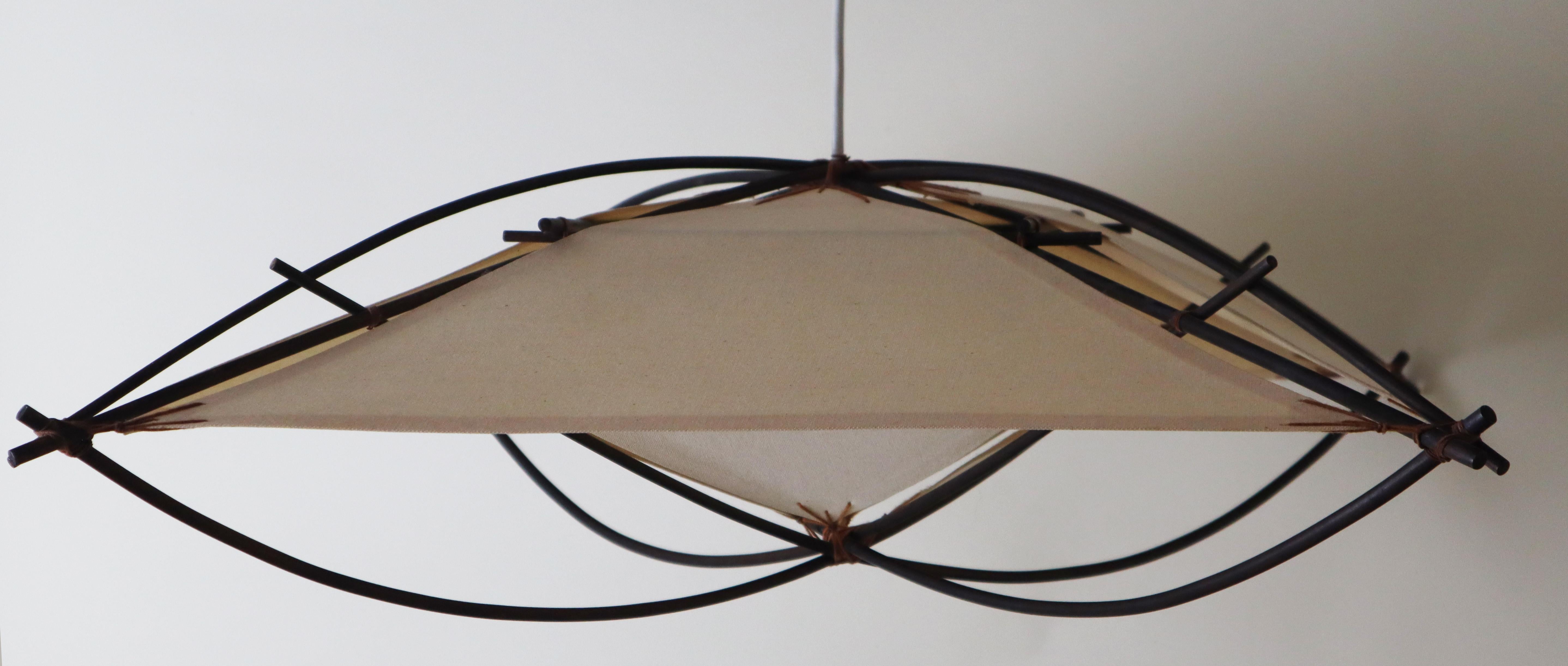 Architectural Mid-Century Modern Ceiling Light De Bambú Y Textil en Bueno estado para la venta en Hannover, DE