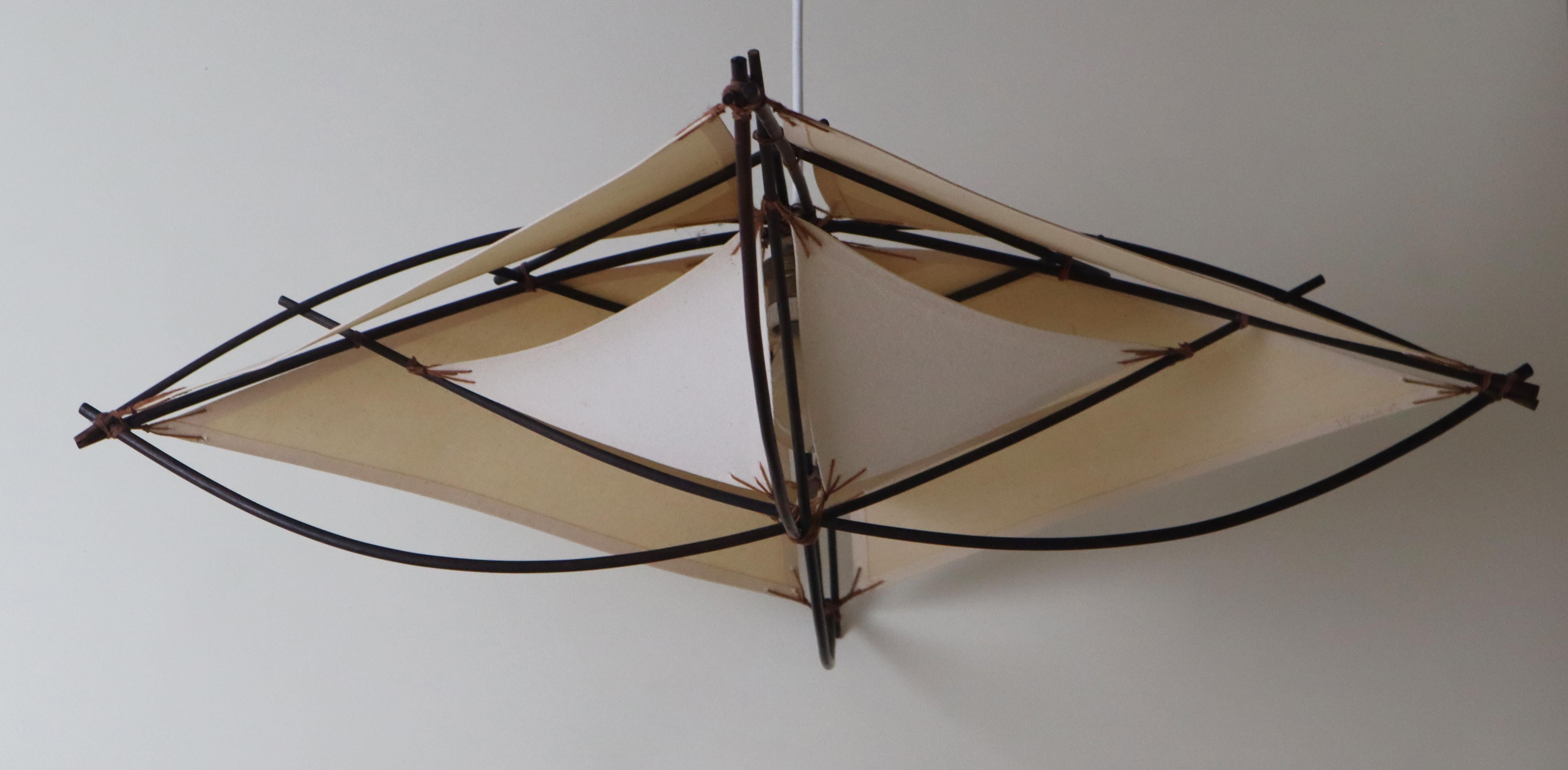 Architectural Mid-Century Modern Ceiling Light De Bambú Y Textil finales del siglo XX en venta