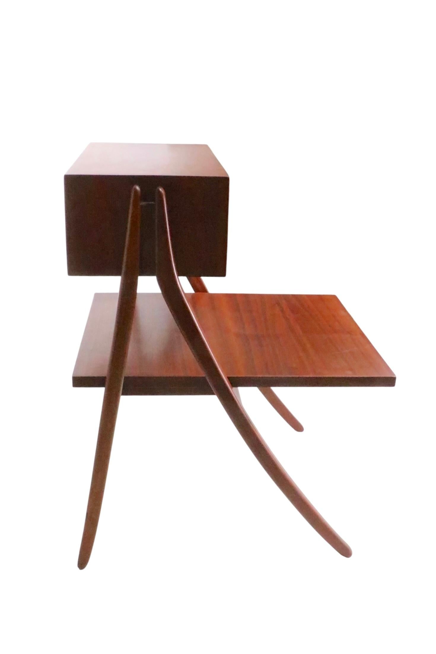 Américain Table de nuit architecturale du milieu du siècle, designée par Kipp Stewart pour Drexel en vente