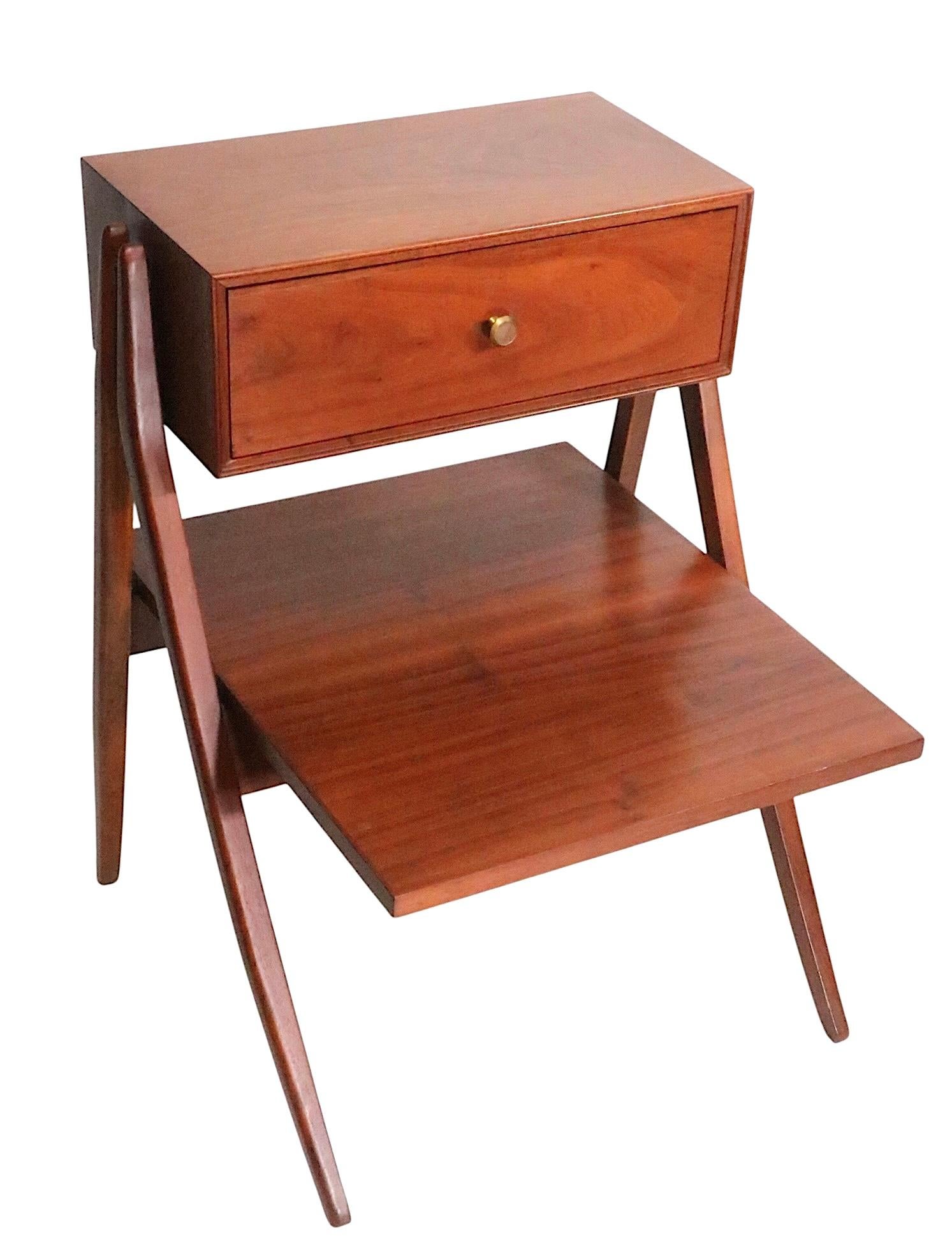 Table de nuit architecturale du milieu du siècle, designée par Kipp Stewart pour Drexel Bon état - En vente à New York, NY