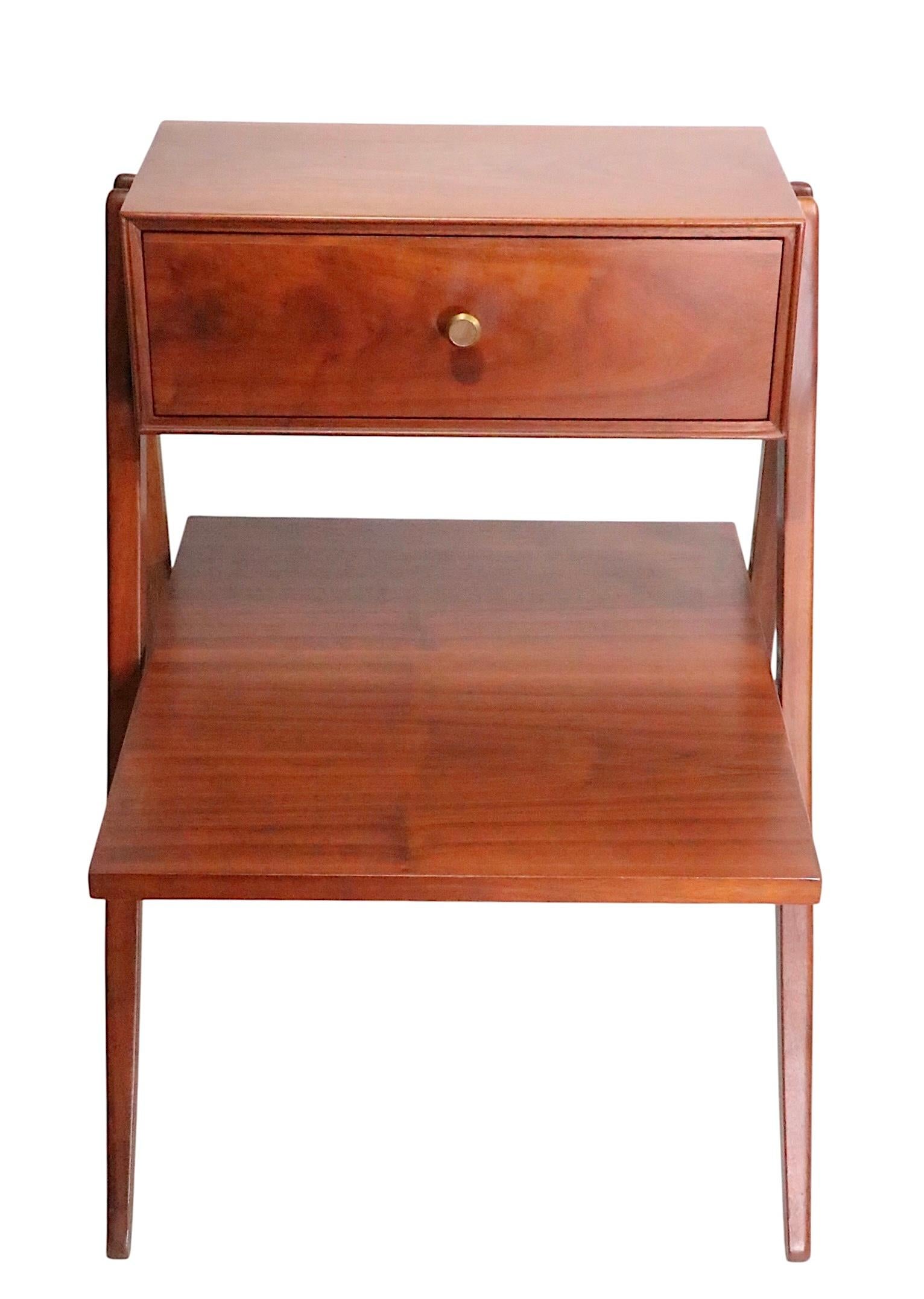 Métal Table de nuit architecturale du milieu du siècle, designée par Kipp Stewart pour Drexel en vente