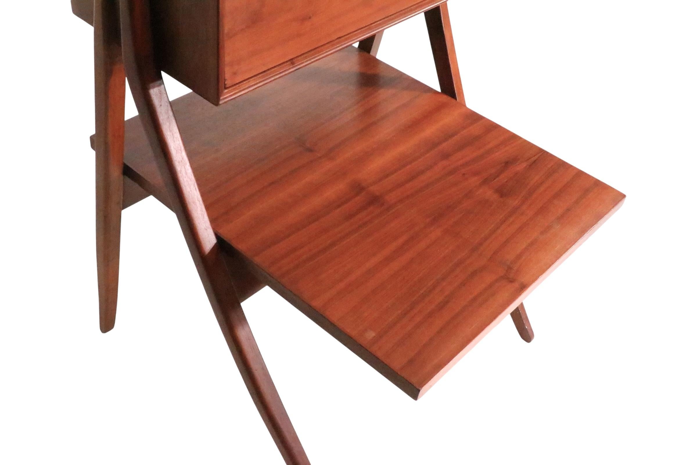 Table de nuit architecturale du milieu du siècle, designée par Kipp Stewart pour Drexel en vente 2
