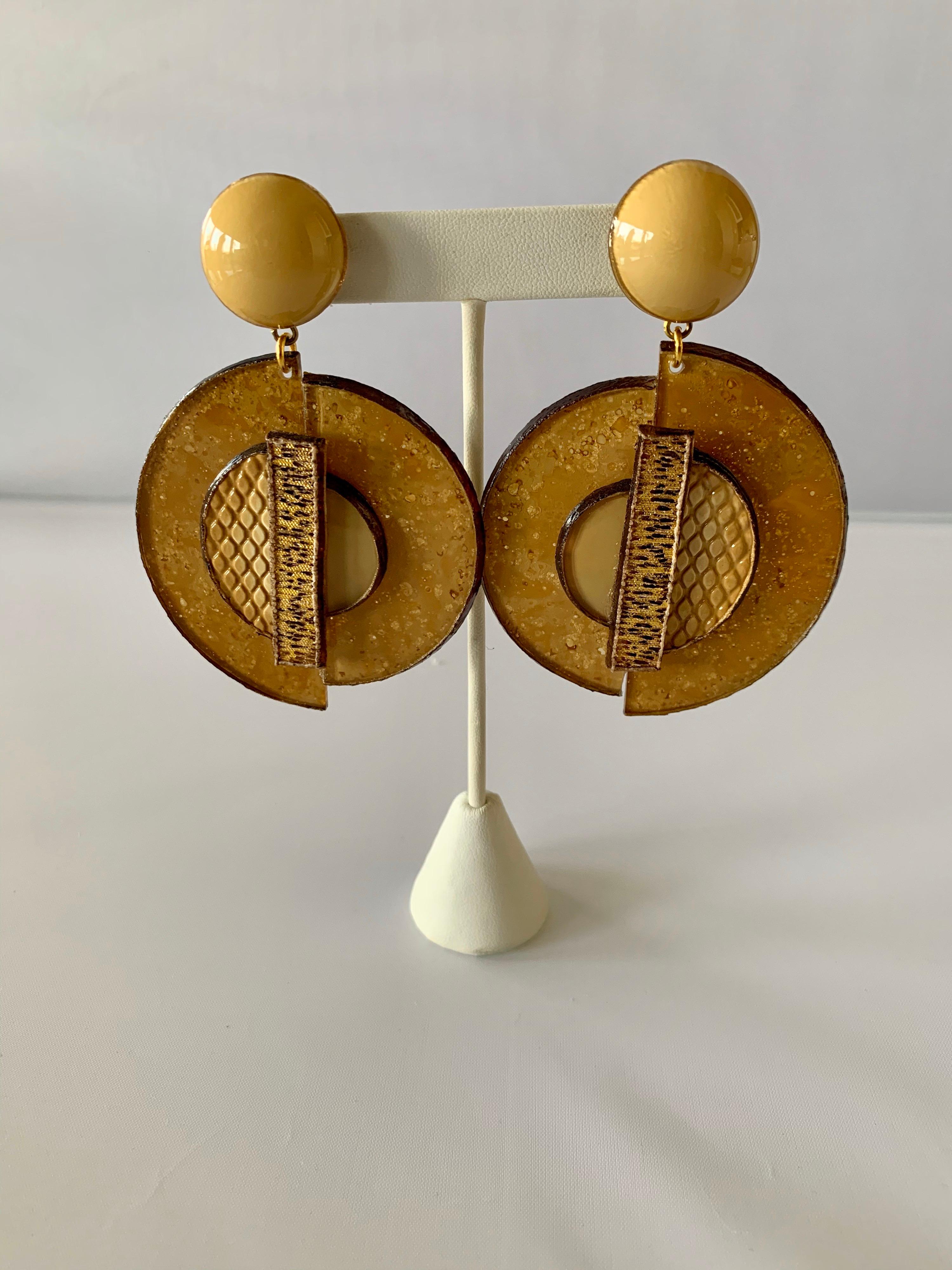 Architectural Mixed Material Contemporary Metallic Gold Statement Earrings  In New Condition In Palm Springs, CA