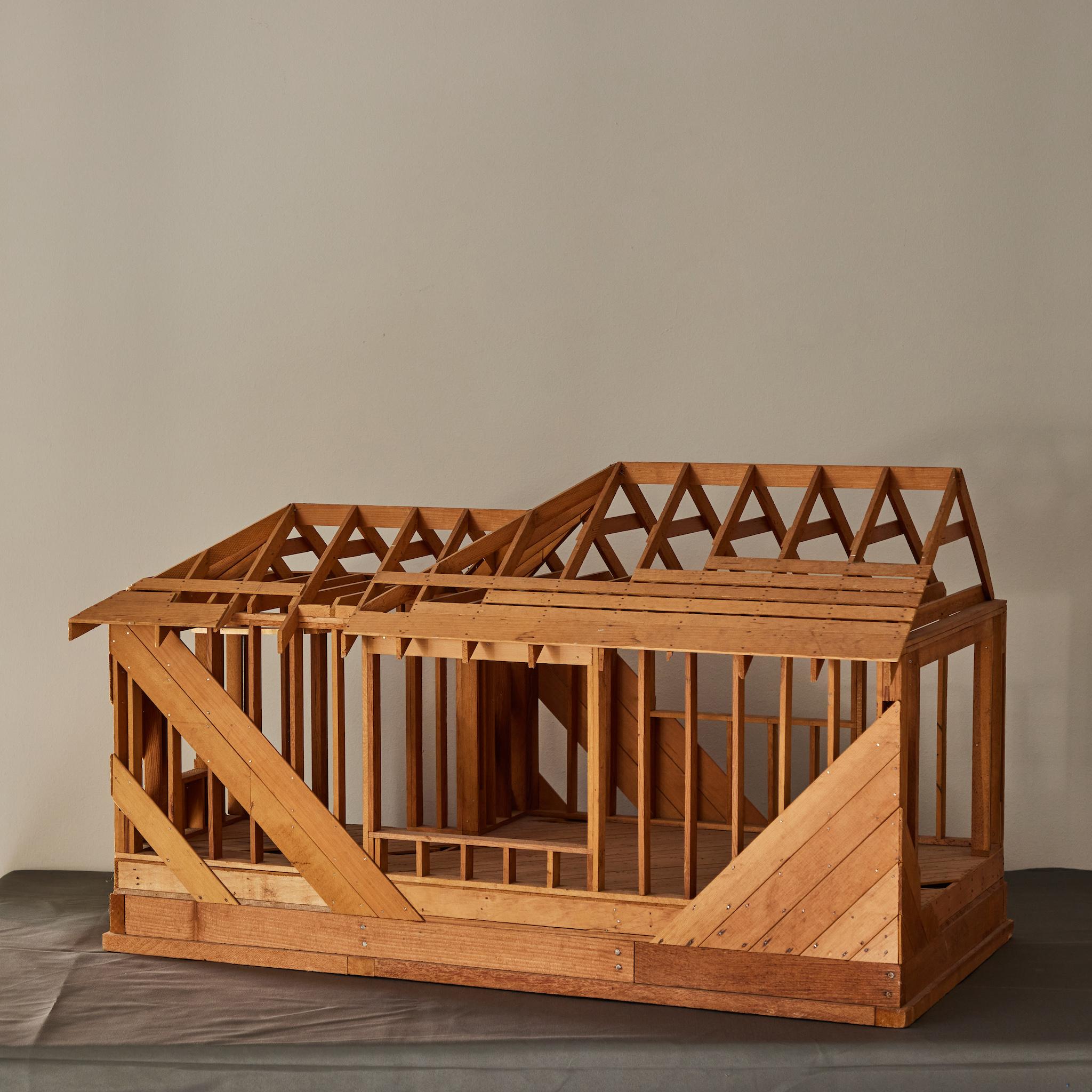 Architektonisches Modell (Holz) im Angebot