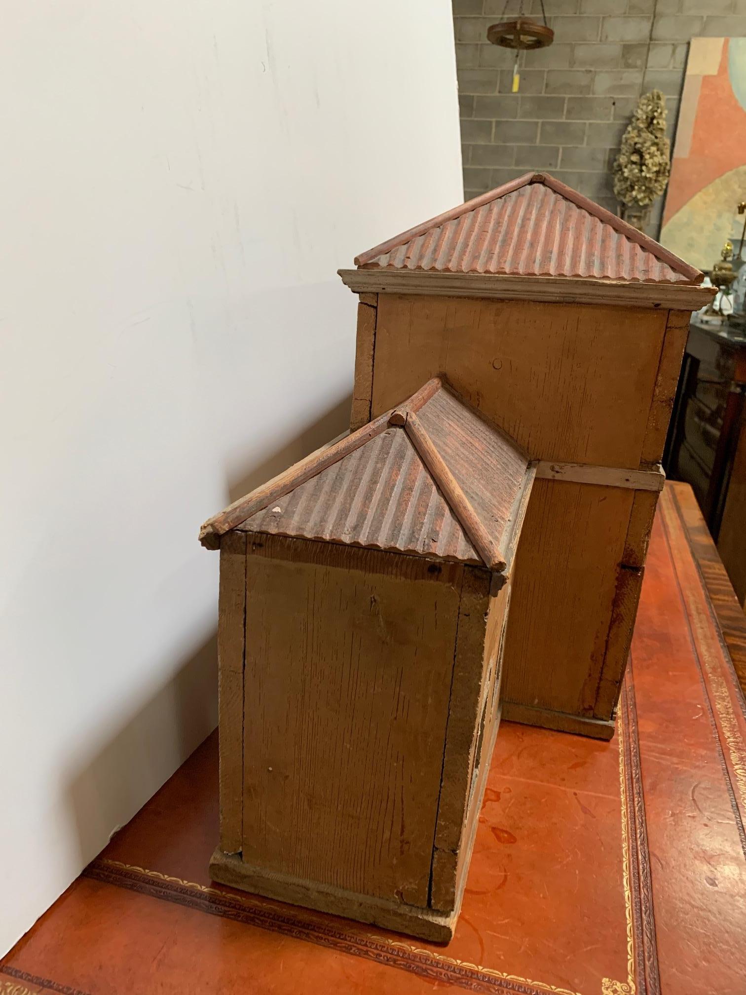 Architectural Painted Wood Model of an Italian Villa In Good Condition For Sale In Dallas, TX