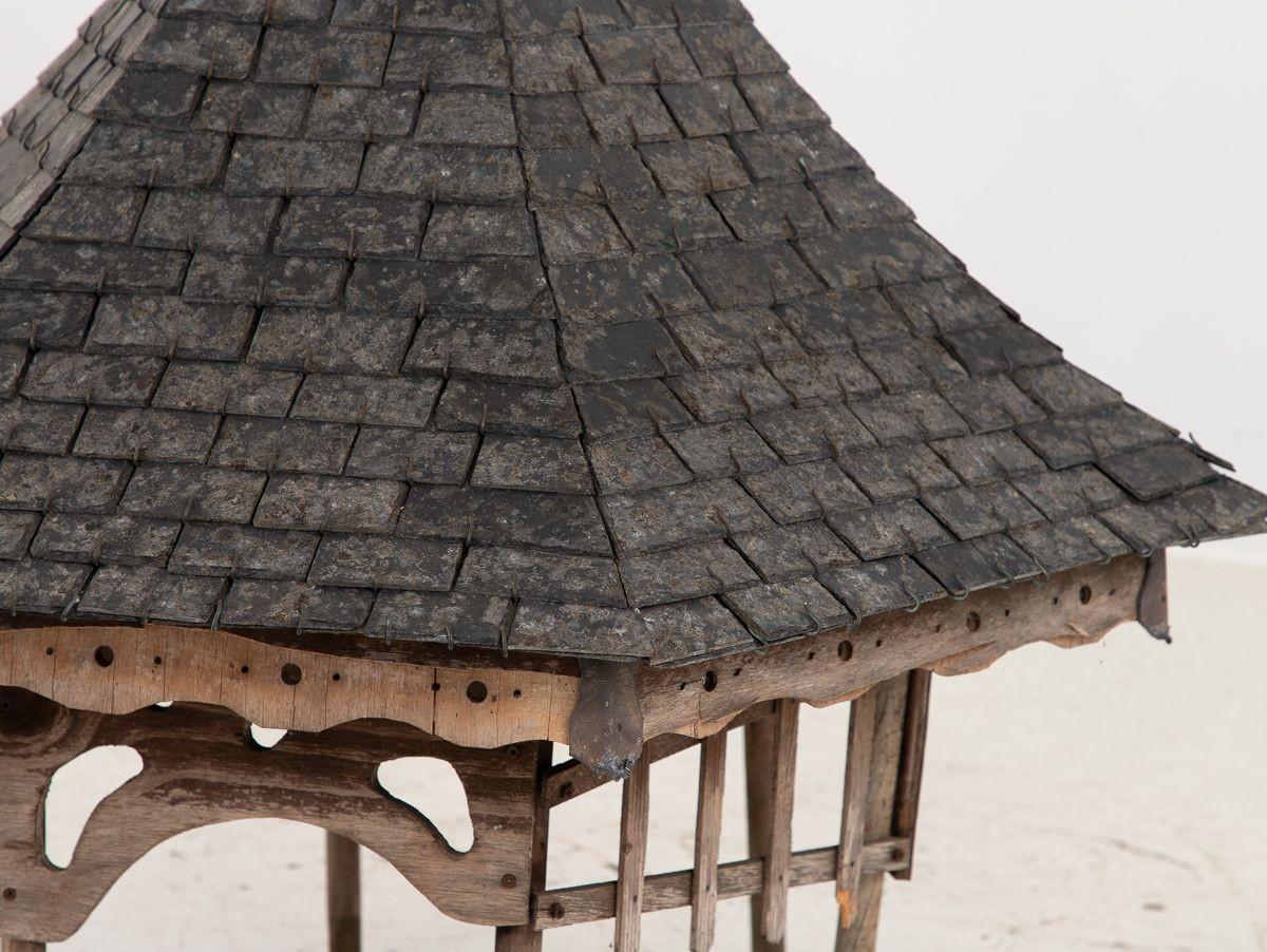 Modèle architectural avec toit en ardoise en vente 1