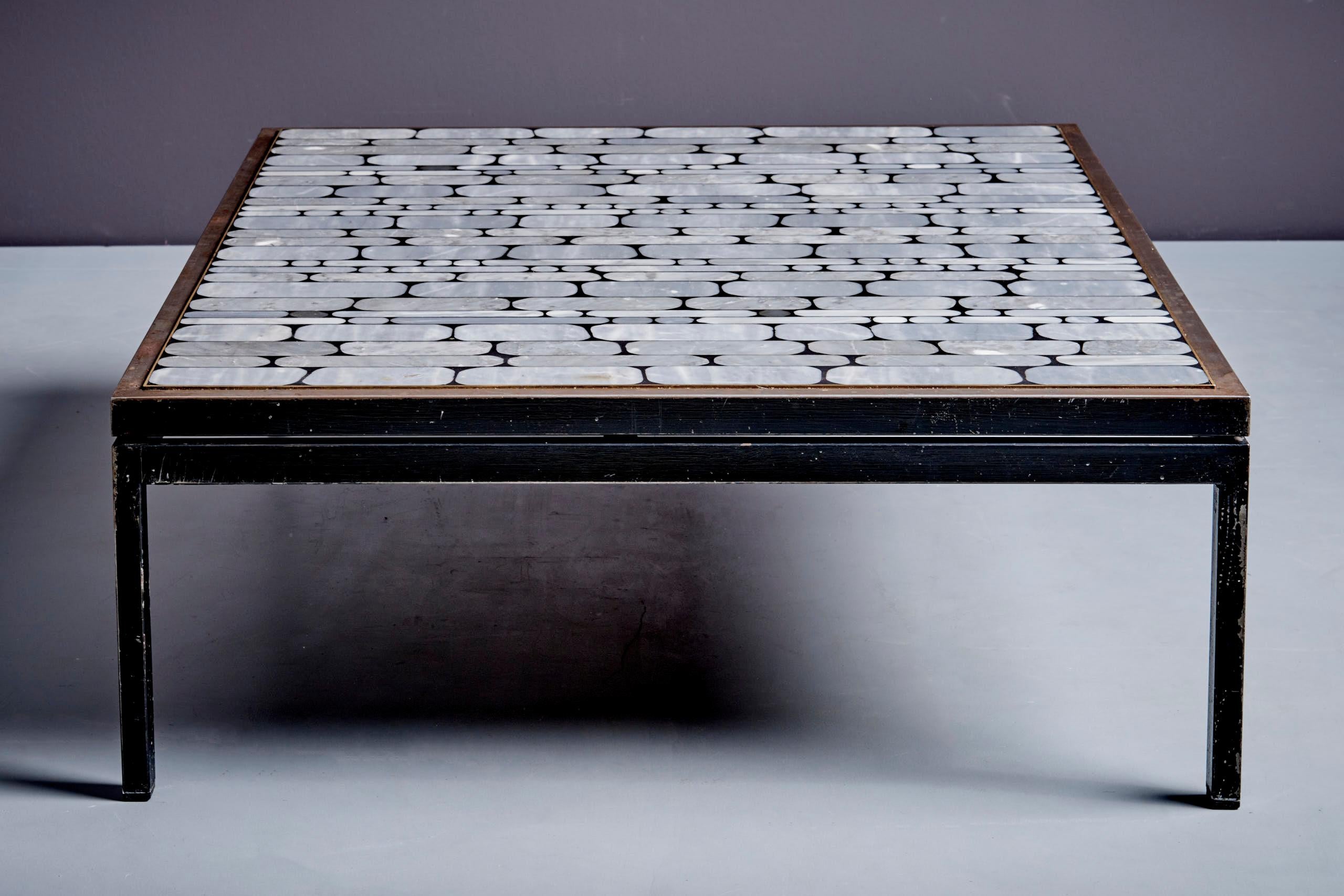 Laiton Table basse en mosaïque architecturale avec incrustations de marbre, Allemagne, années 1970 en vente