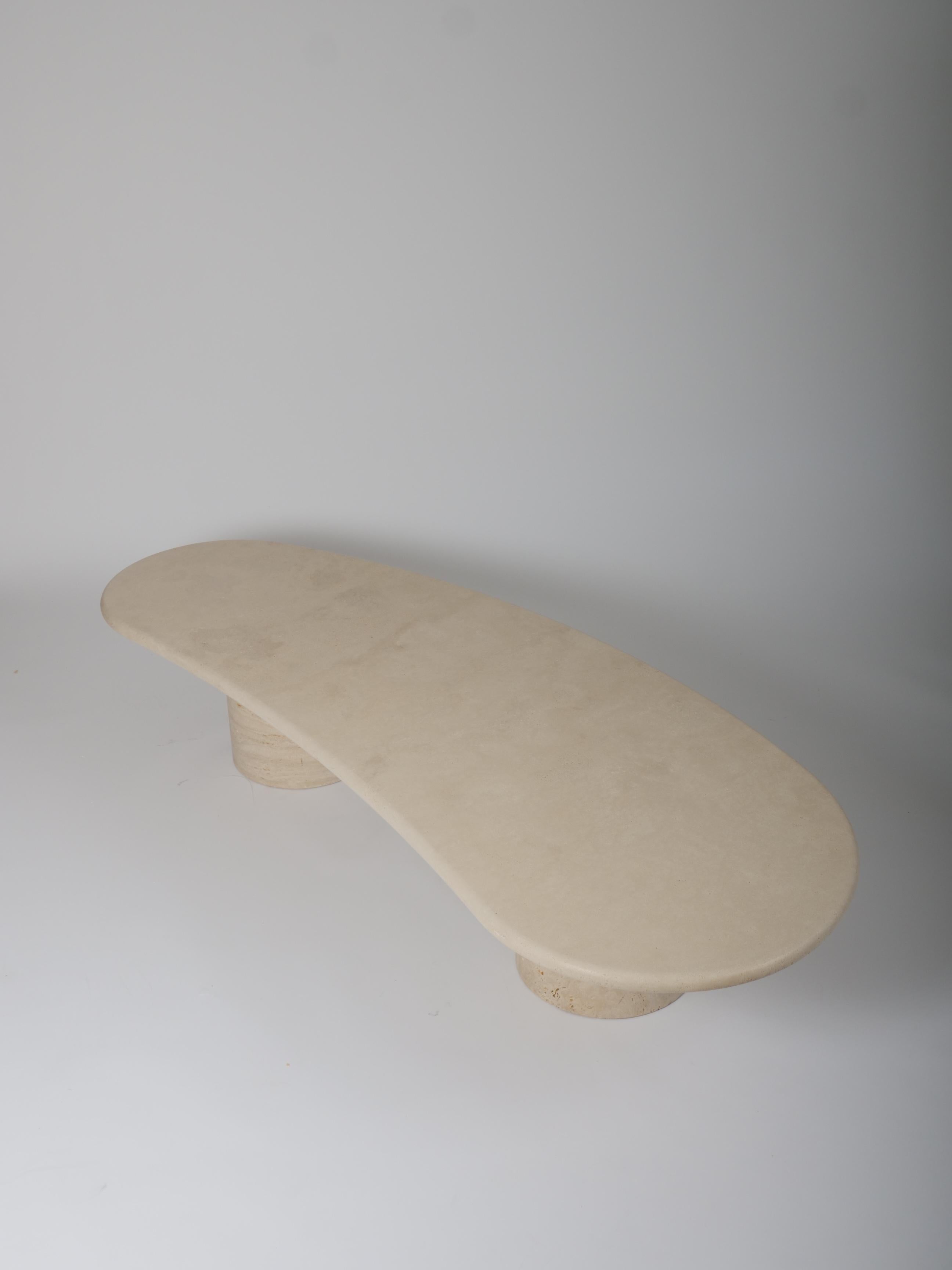 Table basse en travertin de forme organique architecturale Bon état - En vente à London, GB