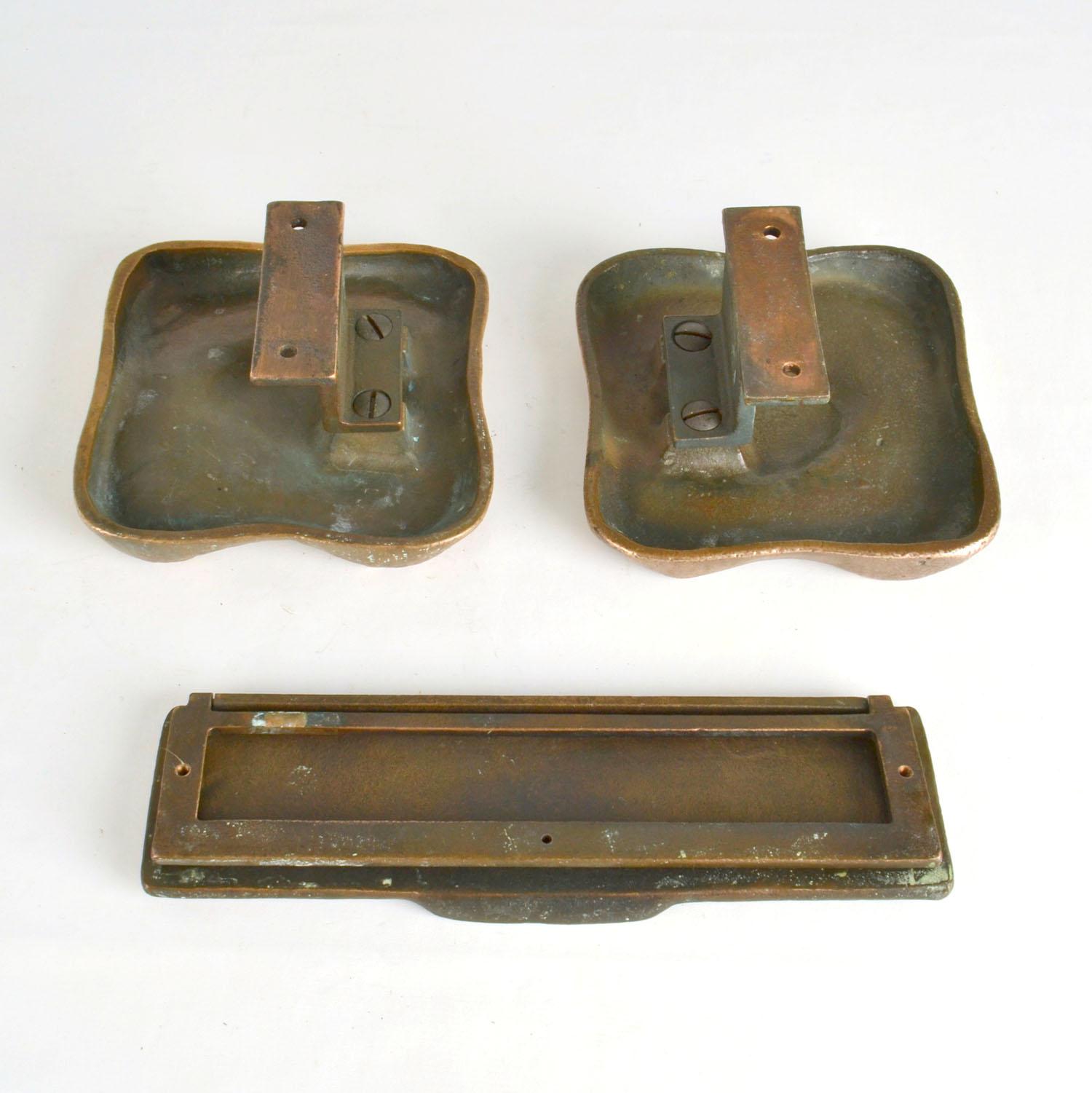 Architectural Pair of Bronze Square Push Pull Door Handles with Letterbox im Angebot 1