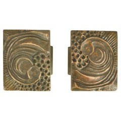 Coppia di maniglie quadrate in bronzo per porte a pressione e a tirare con rilievo organico