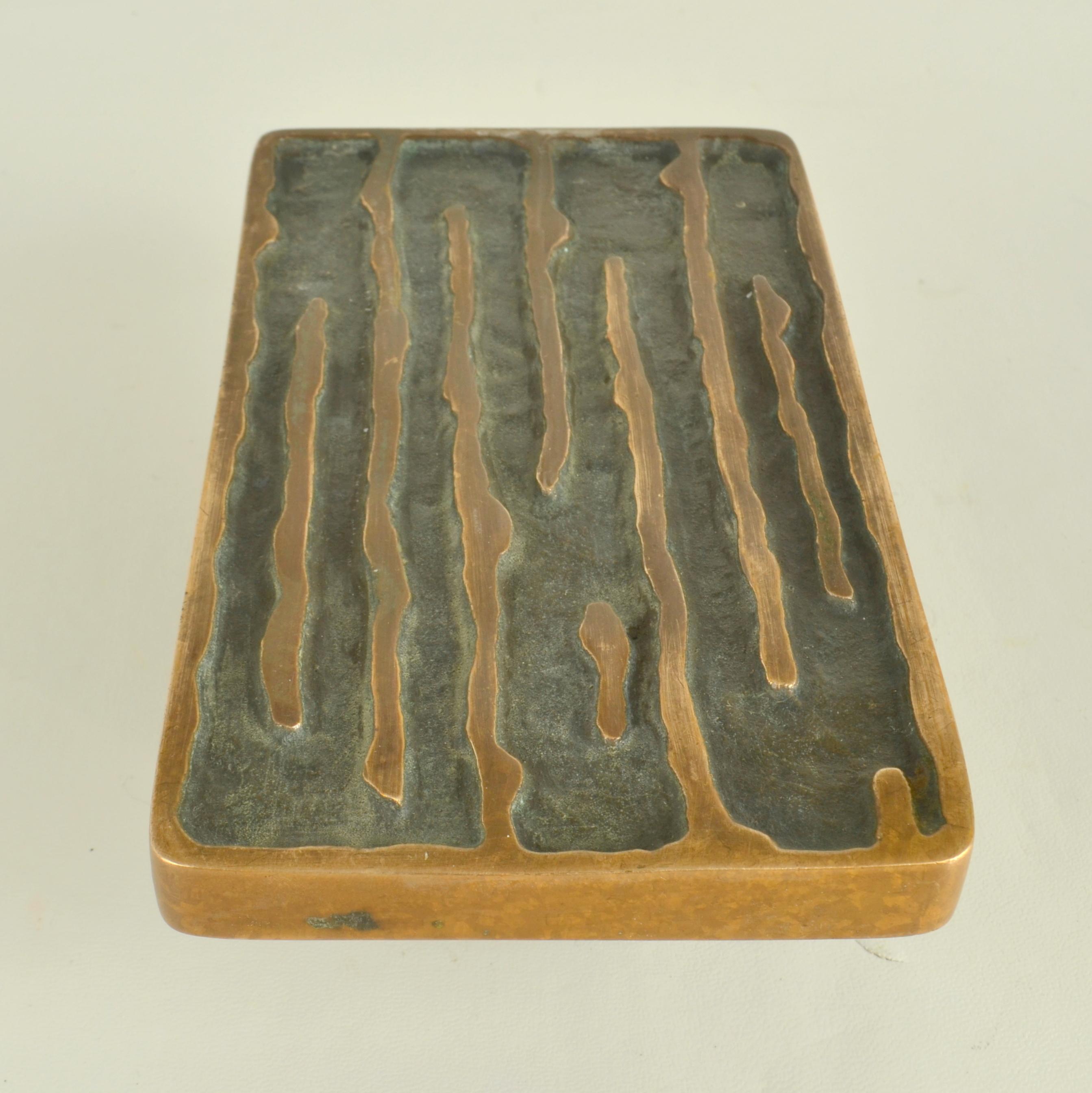 Architektonisches Paar quadratischer Bronze-Türgriffe zum Drücken und Ziehen mit Wellenrelief (Europäisch) im Angebot