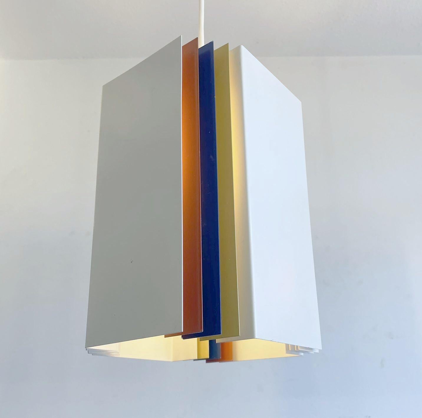 Finlandese Lampada a sospensione architettonica di Yki Nummi per Stockmann-Orno, anni '60 in vendita