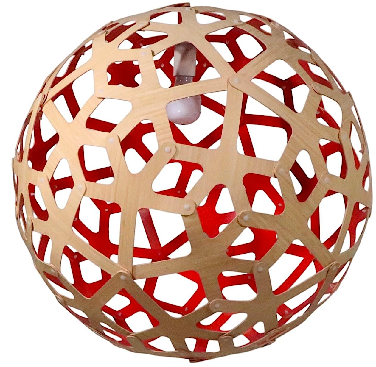 Lustre architectural à boules de couleur corail de David Trubridge en vente 3